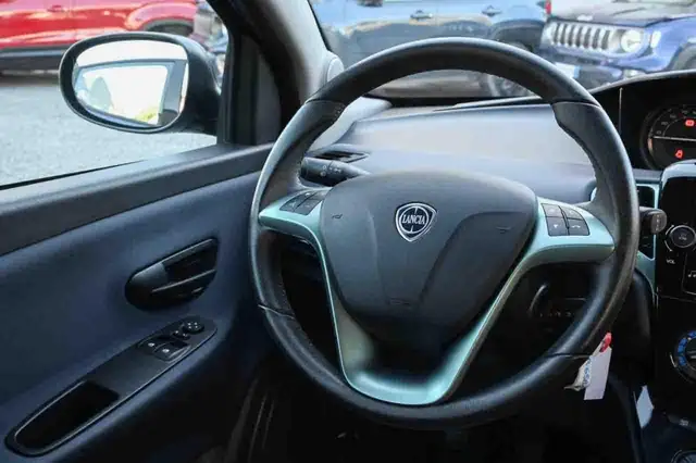 Lancia Ypsilon view 12