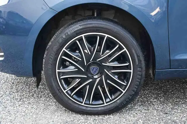 Lancia Ypsilon view 6