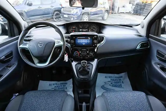Lancia Ypsilon view 7