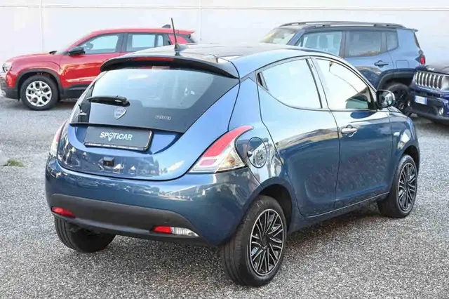 Lancia Ypsilon view 3