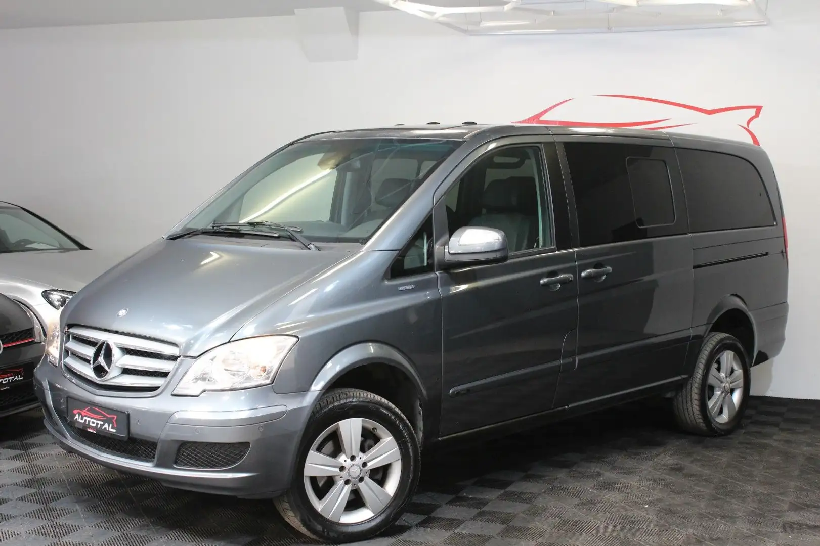 Mercedes-Benz Viano *4MATIC*2.2 CDI Trend*Lang*Automatik*7Sitze Grau - 2