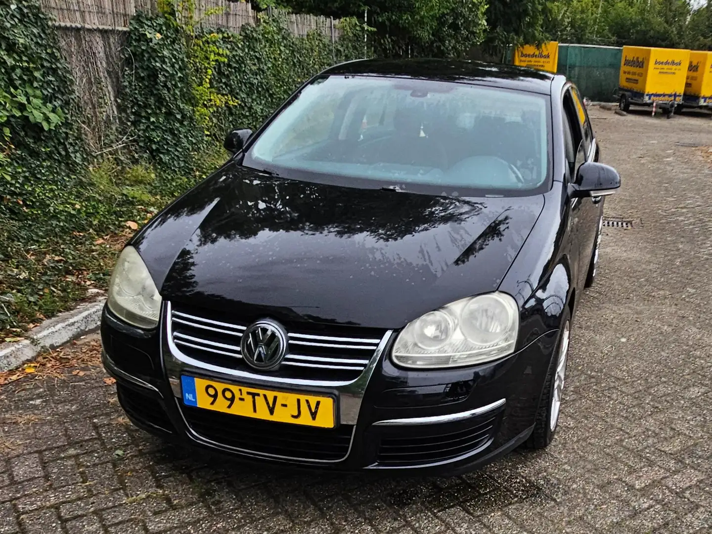 Volkswagen Jetta Jetta 1.6 FSI Trendl. Bns Zwart - 2