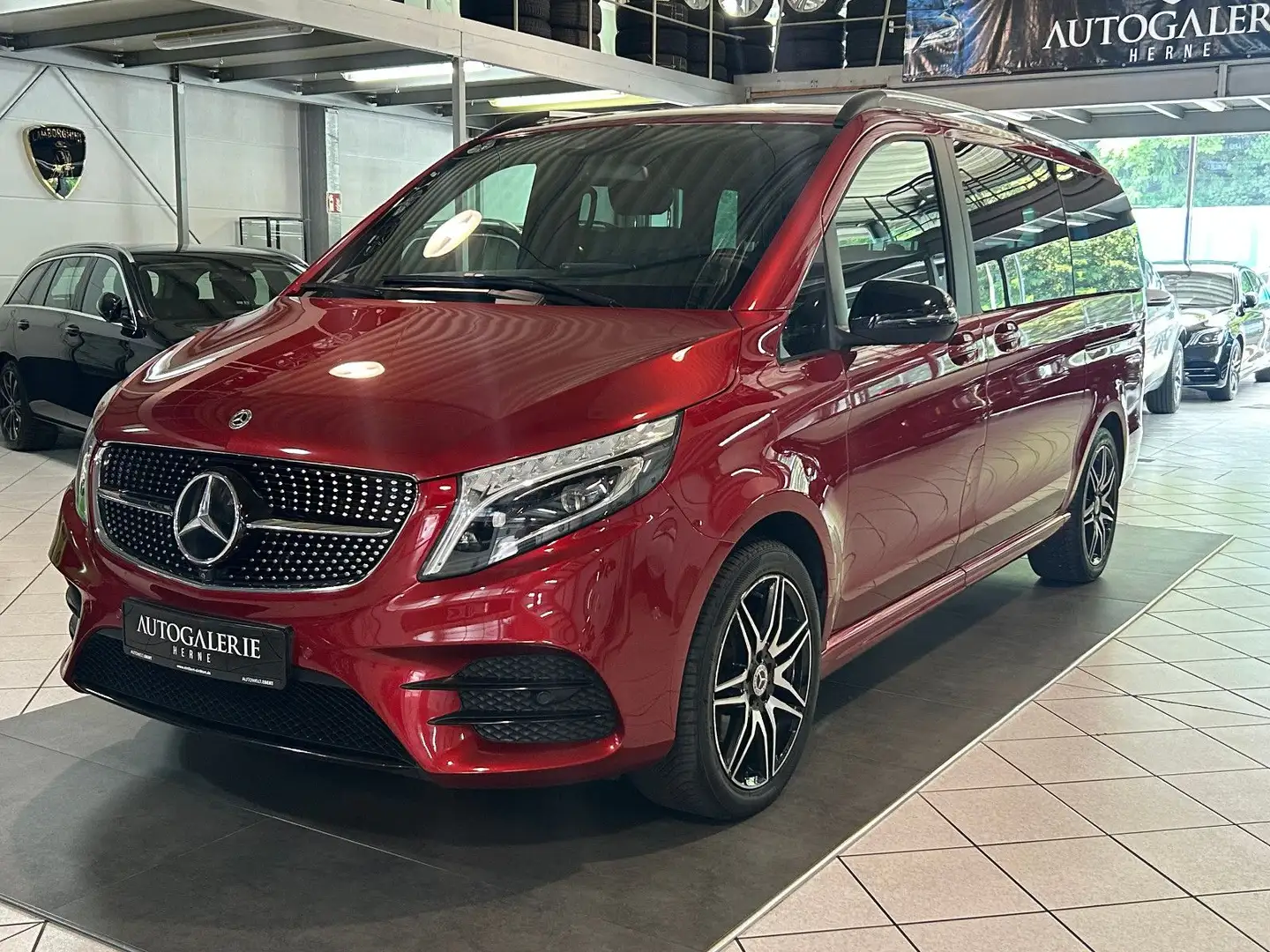 Mercedes-Benz V 250 d 4M LANG AMG *PANO*LED*360°*LEDER*BURM* Rouge - 1