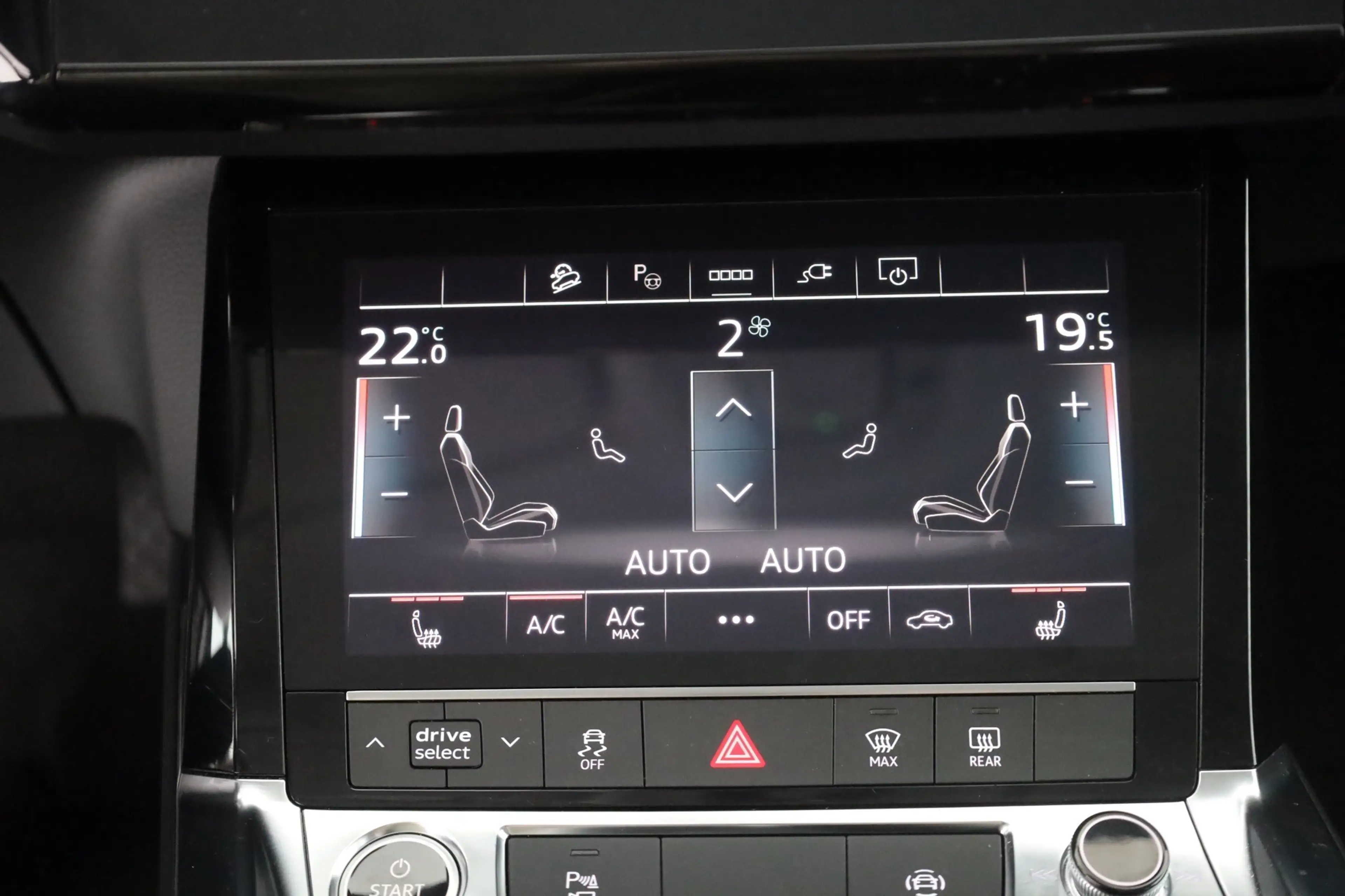 Audi e-tron 50 quattro LED Kamera Sitzheizung Navi — photo 13