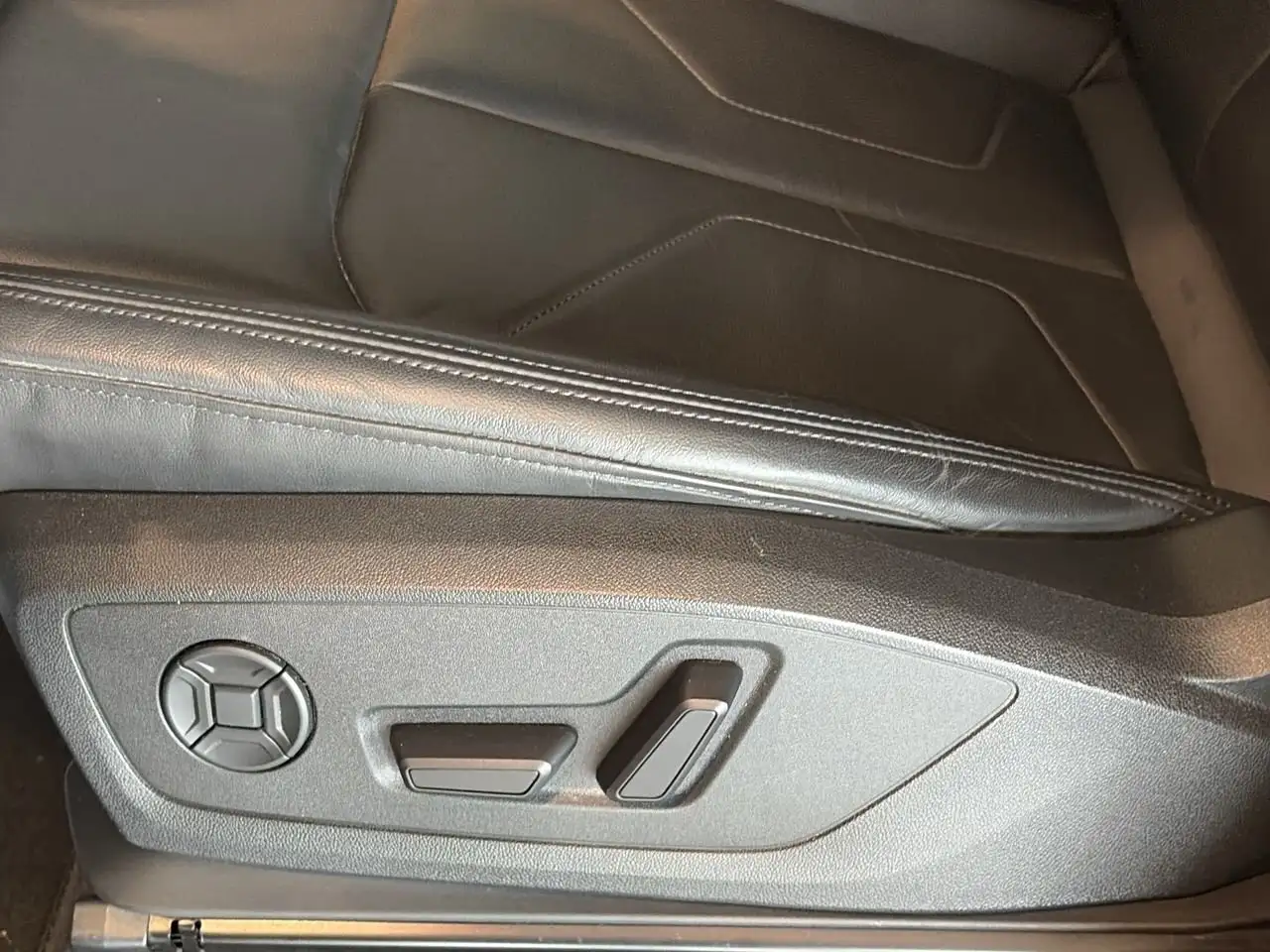 Audi Q3 photo Audi Q3