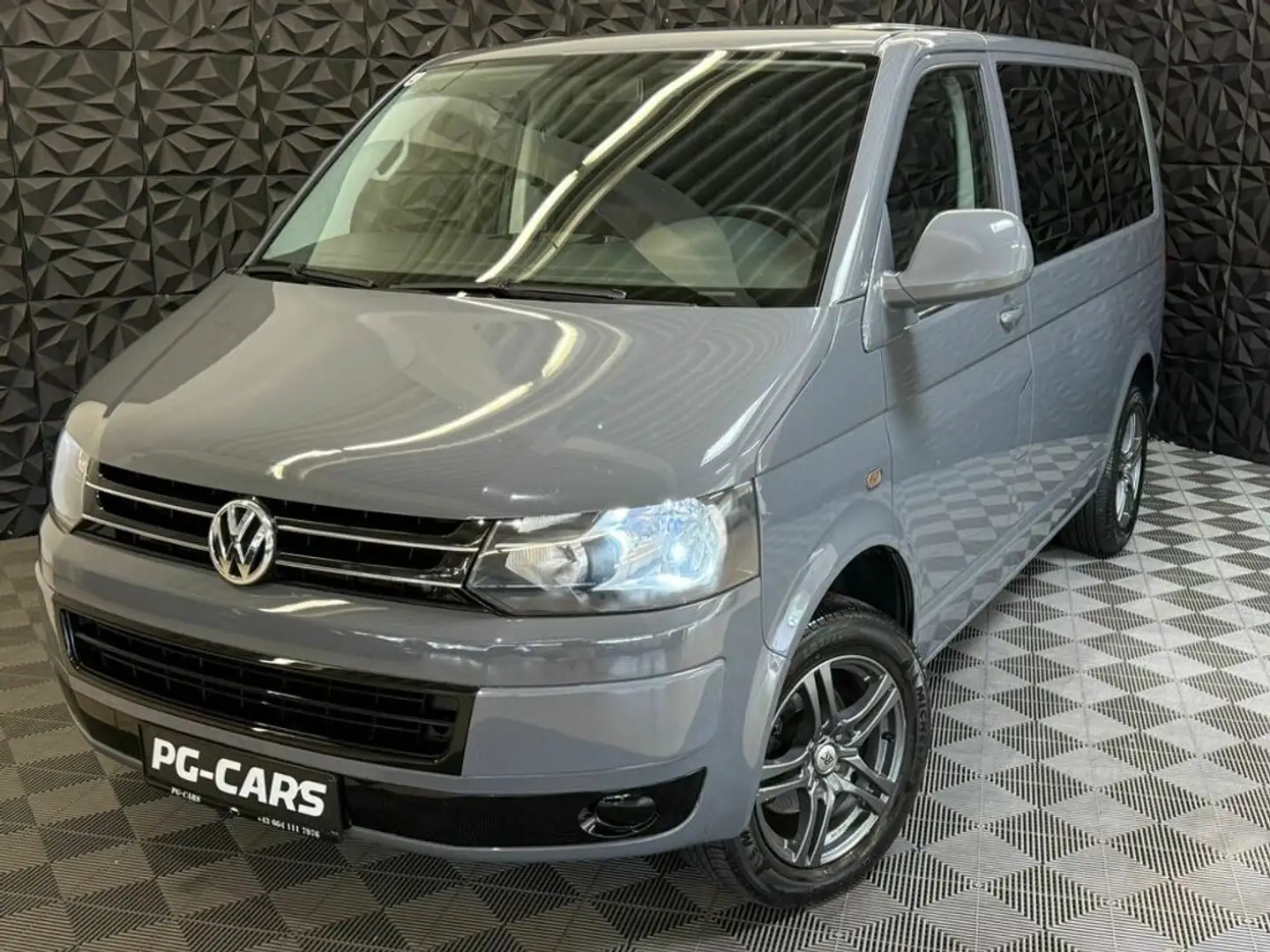Volkswagen T5 Kombi 2.0 TDI DSG Сірий - 1
