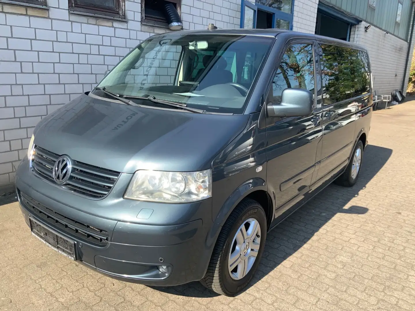 Volkswagen T5 Multivan Behindertengerecht/elekt.Rampe/Lift Grau - 2