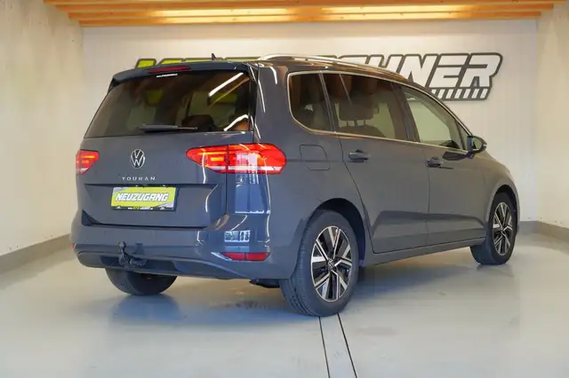 Volkswagen Touran view 4