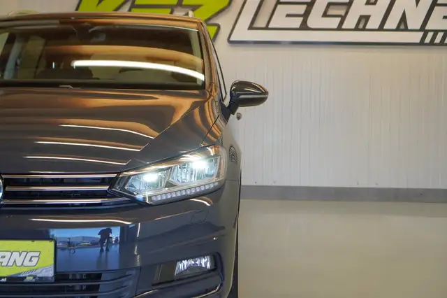 Volkswagen Touran view 10