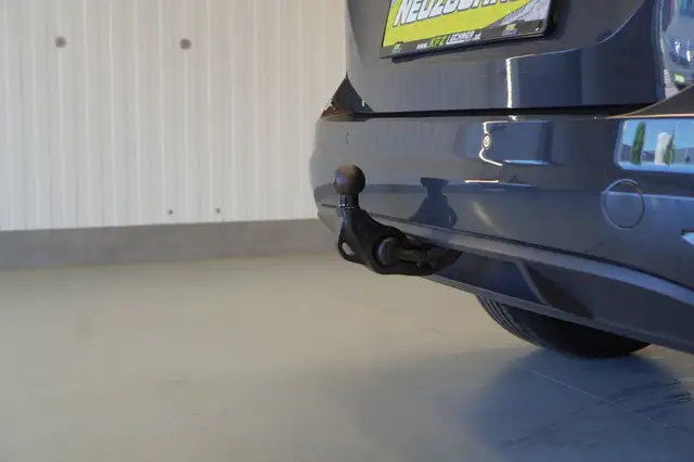 Volkswagen Touran view 13