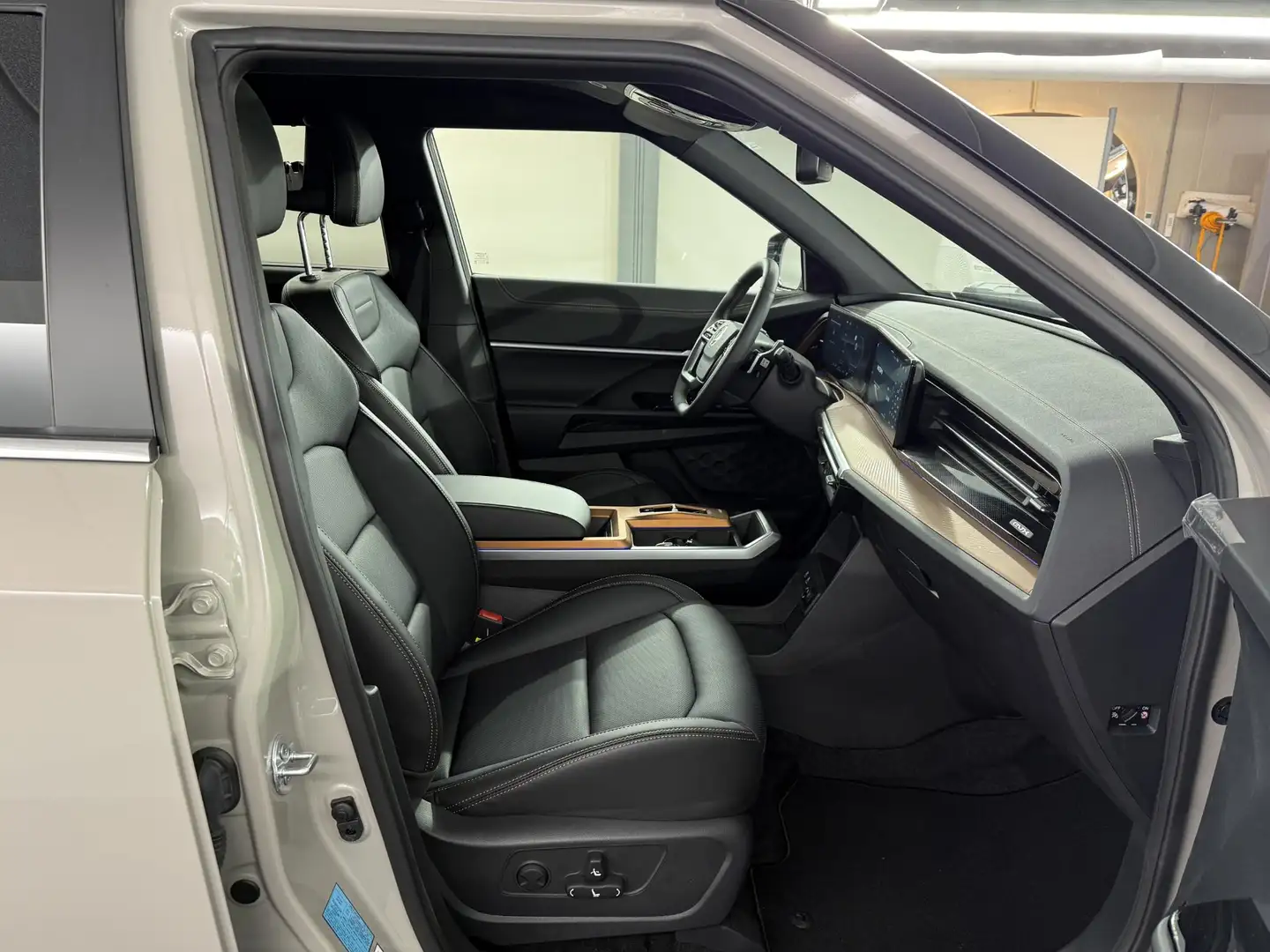 KGM Torres EVX Titanium 73.4 kWh / Demo auto Direct leverbaar Gri - 2