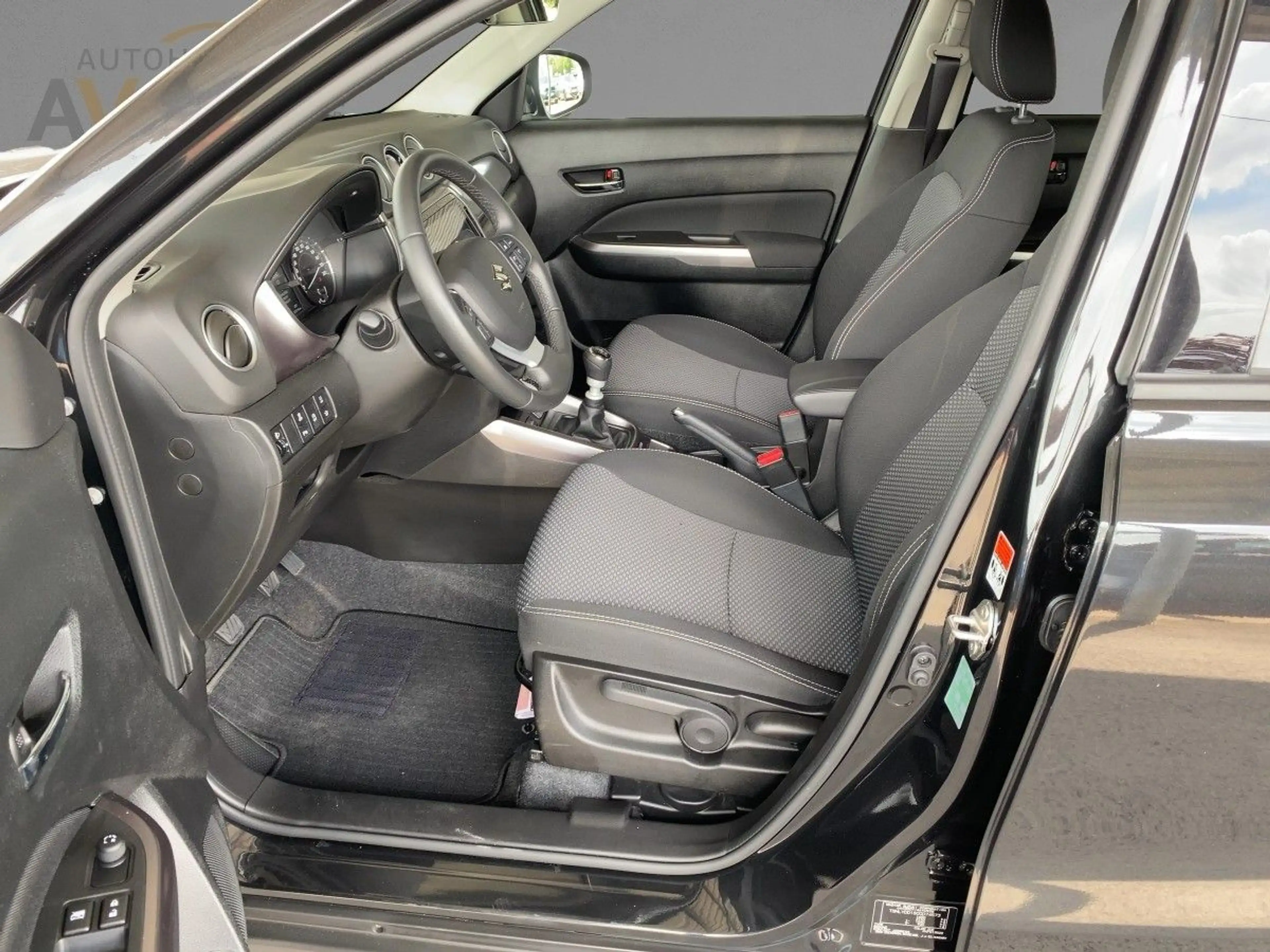 Suzuki Vitara Comfort *ACC*LED*Navi*Kamera*Allwetter*SHZ — photo 5