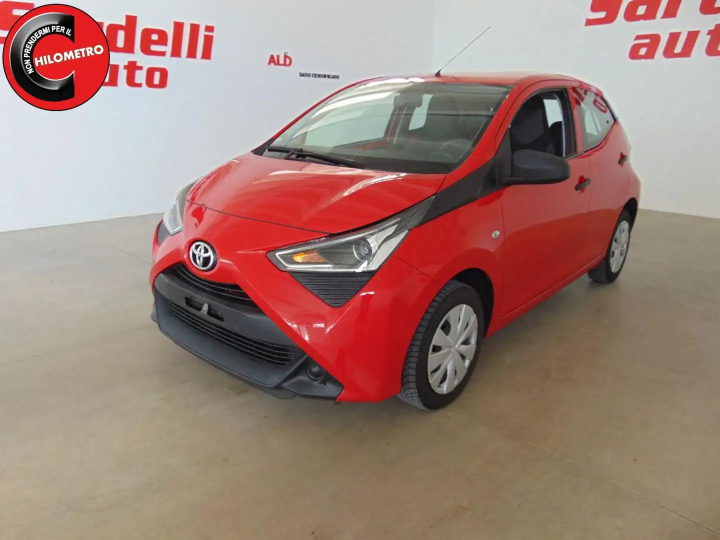 Toyota Aygo Connect 1.0 VVT-i 72CV 5 porte x-business Rot - 1