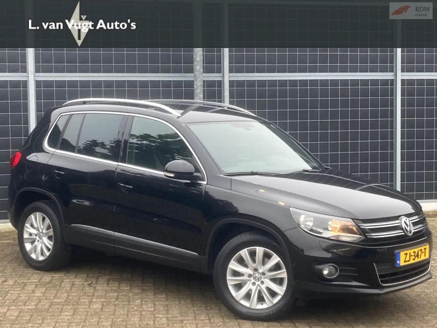 Volkswagen Tiguan 1.4 TSI Sport&Style Automaat Zwart - 1