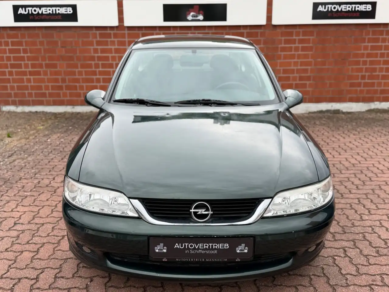 Opel Vectra 1.8 100 Jahre Opel/1.HAND/KLIMA/TÜV NEU, foto 2
