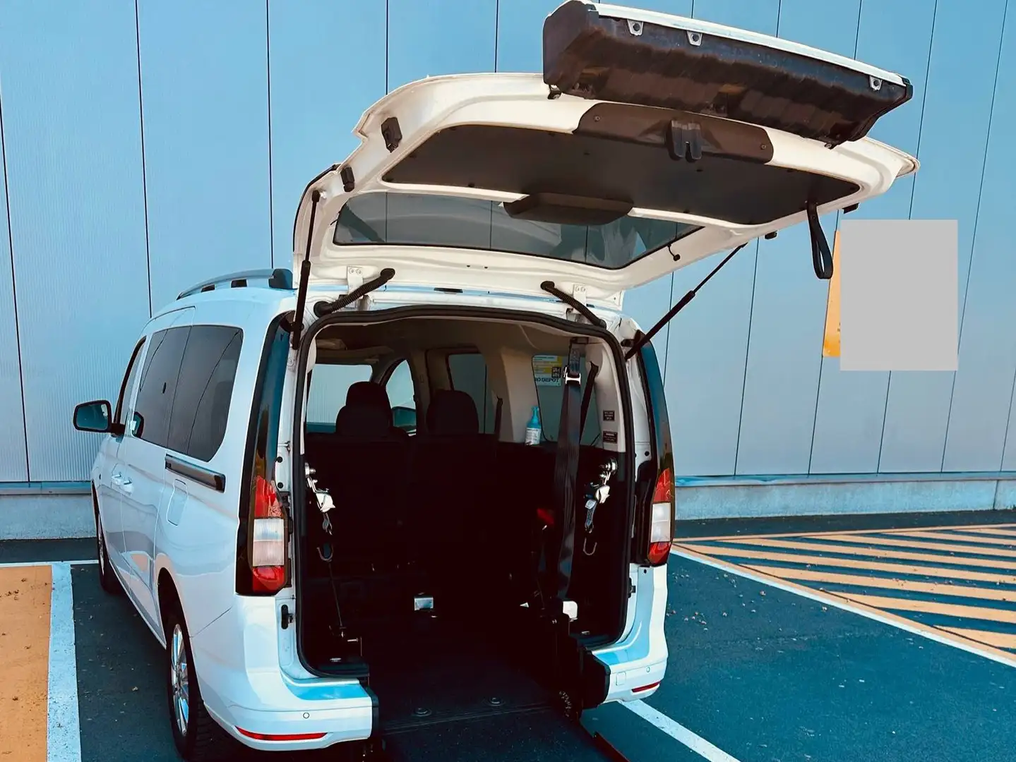 Ford Tourneo Connect Véhicule TPMR/chaise roulante / rolstoelplaats Wit - 1