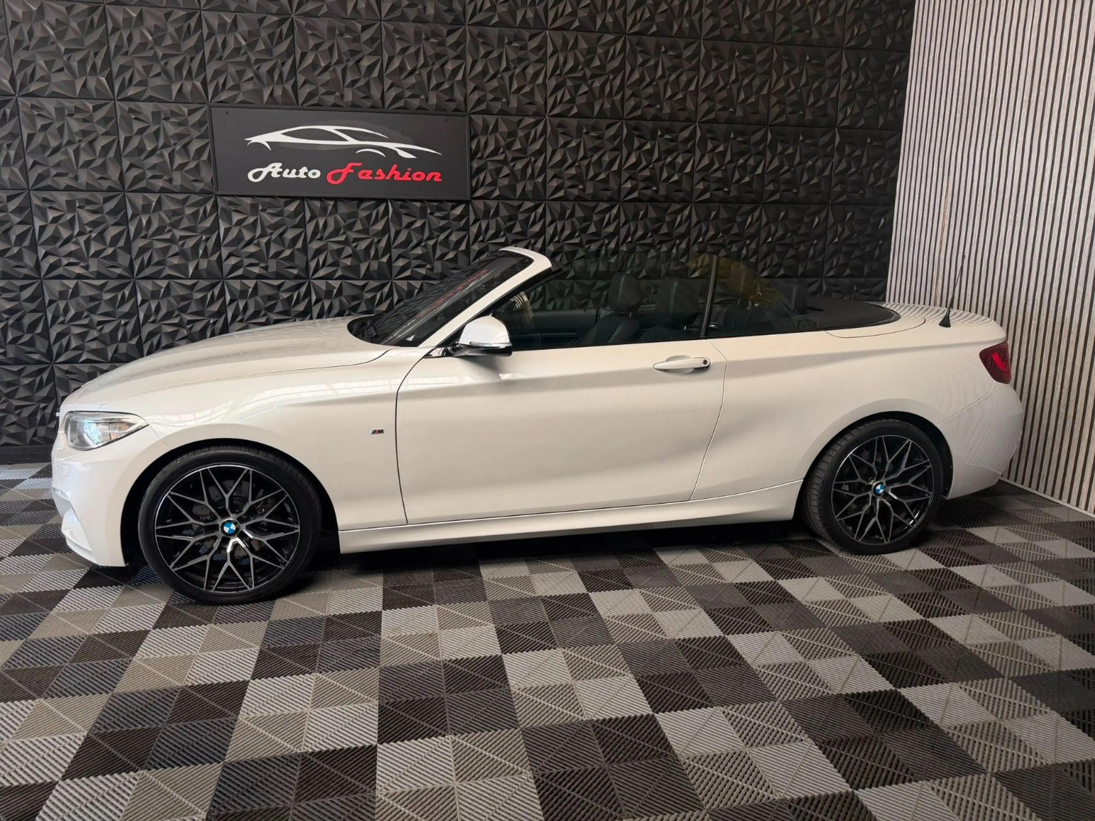 BMW 220 i Automatik Cabrio M-Paket TÜV&Inspektion-NEU — photo 2
