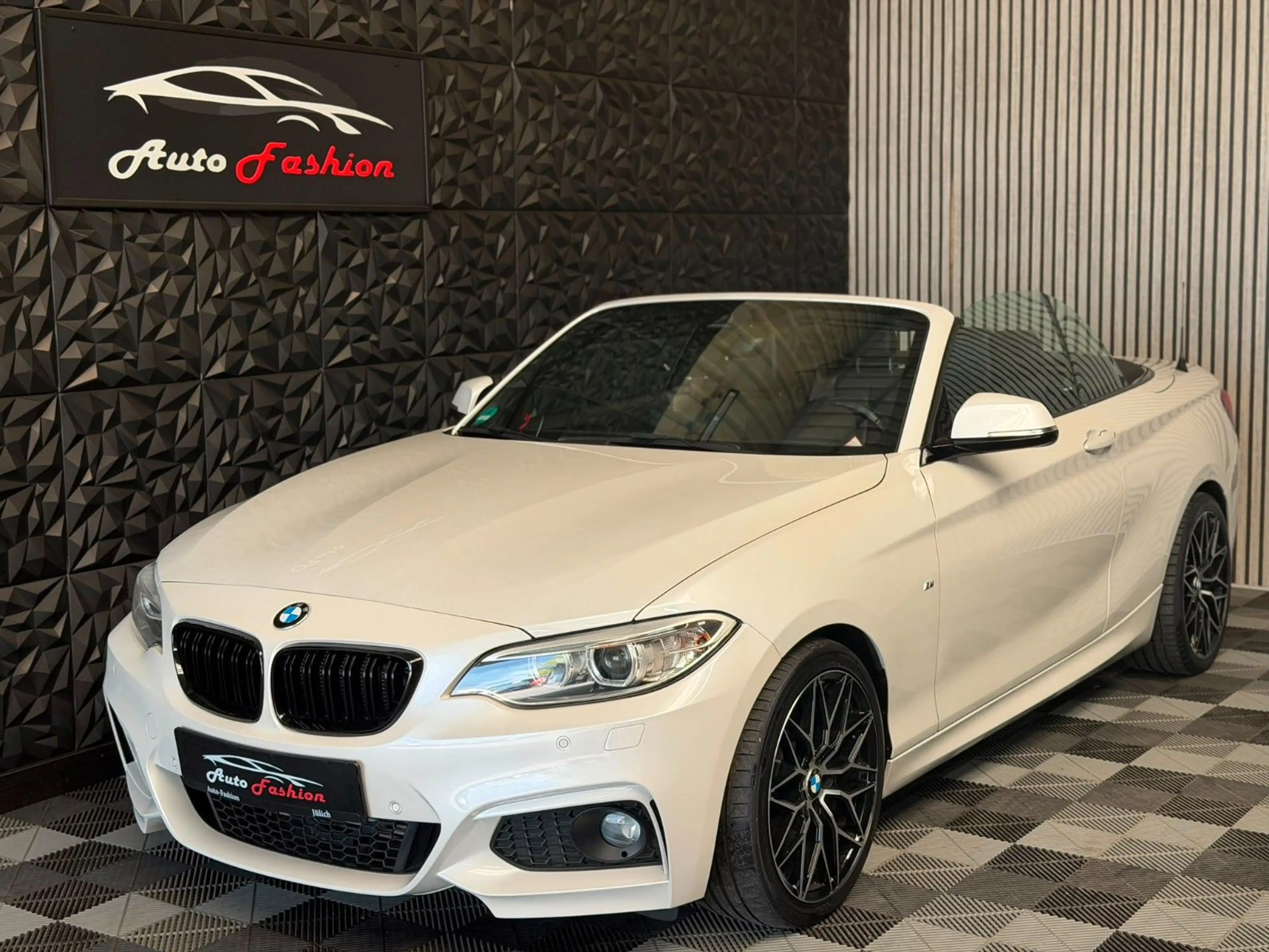 BMW 220 i Automatik Cabrio M-Paket TÜV&Inspektion-NEU