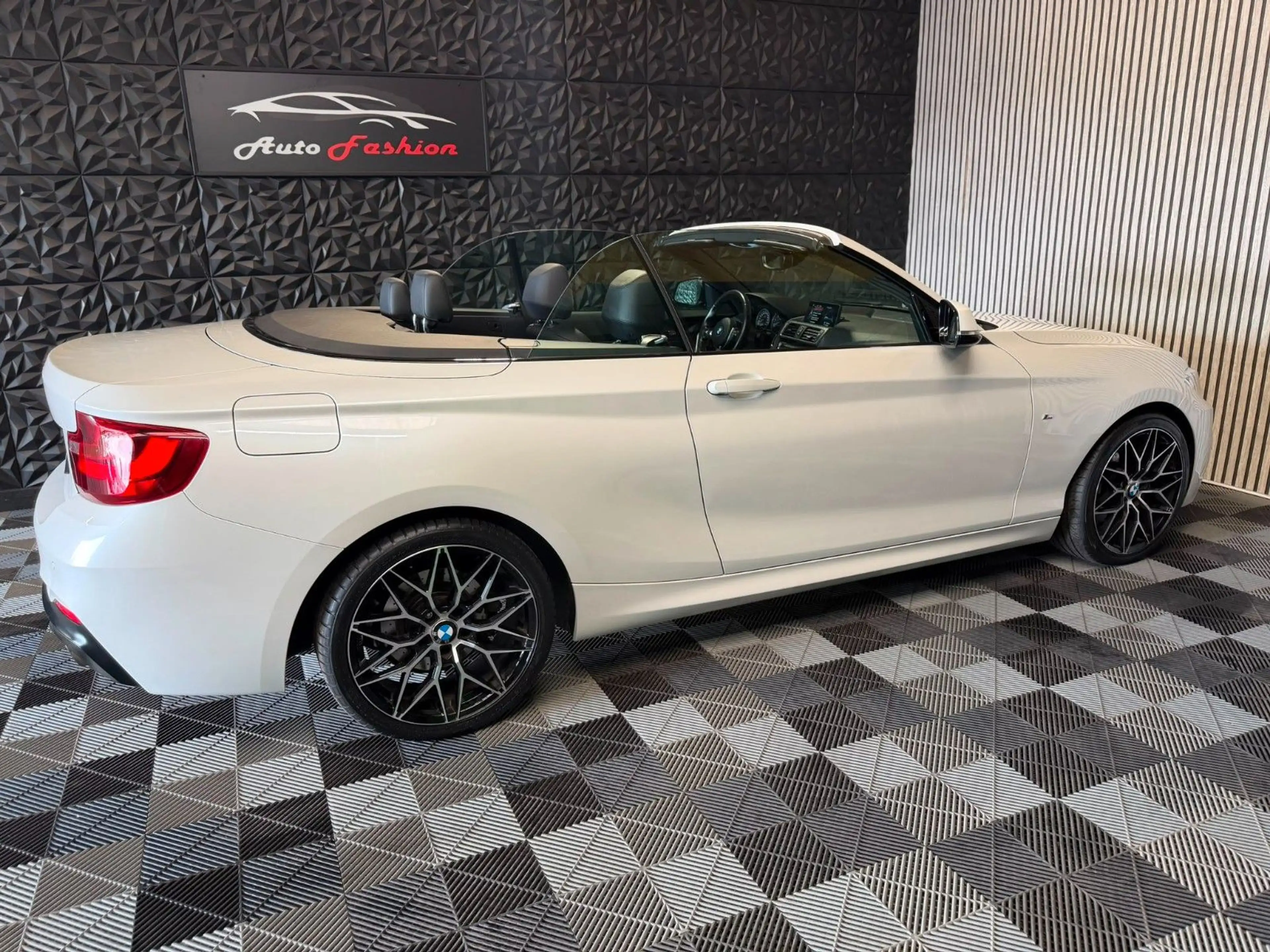 BMW 220 i Automatik Cabrio M-Paket TÜV&Inspektion-NEU — photo 12