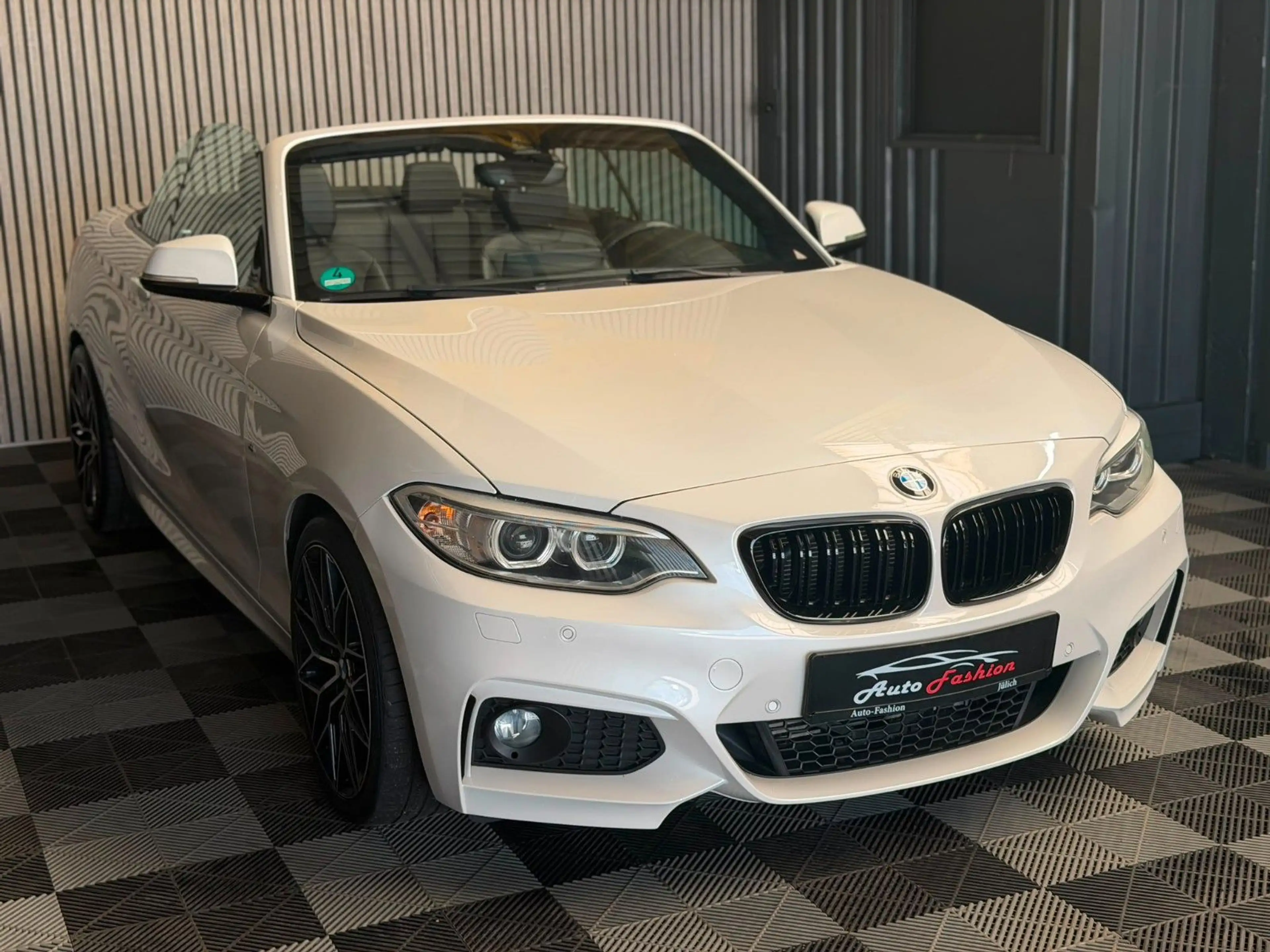 BMW 220 i Automatik Cabrio M-Paket TÜV&Inspektion-NEU — photo 13