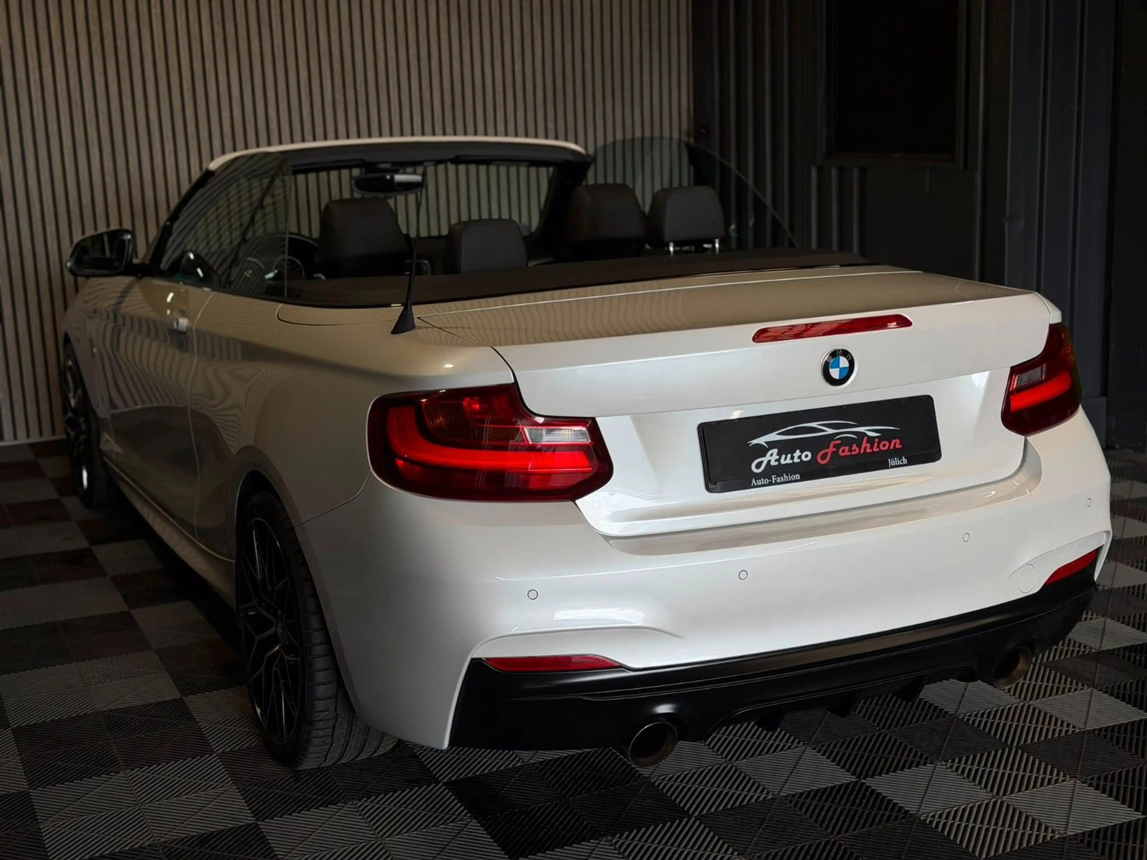 BMW 220 i Automatik Cabrio M-Paket TÜV&Inspektion-NEU — photo 3