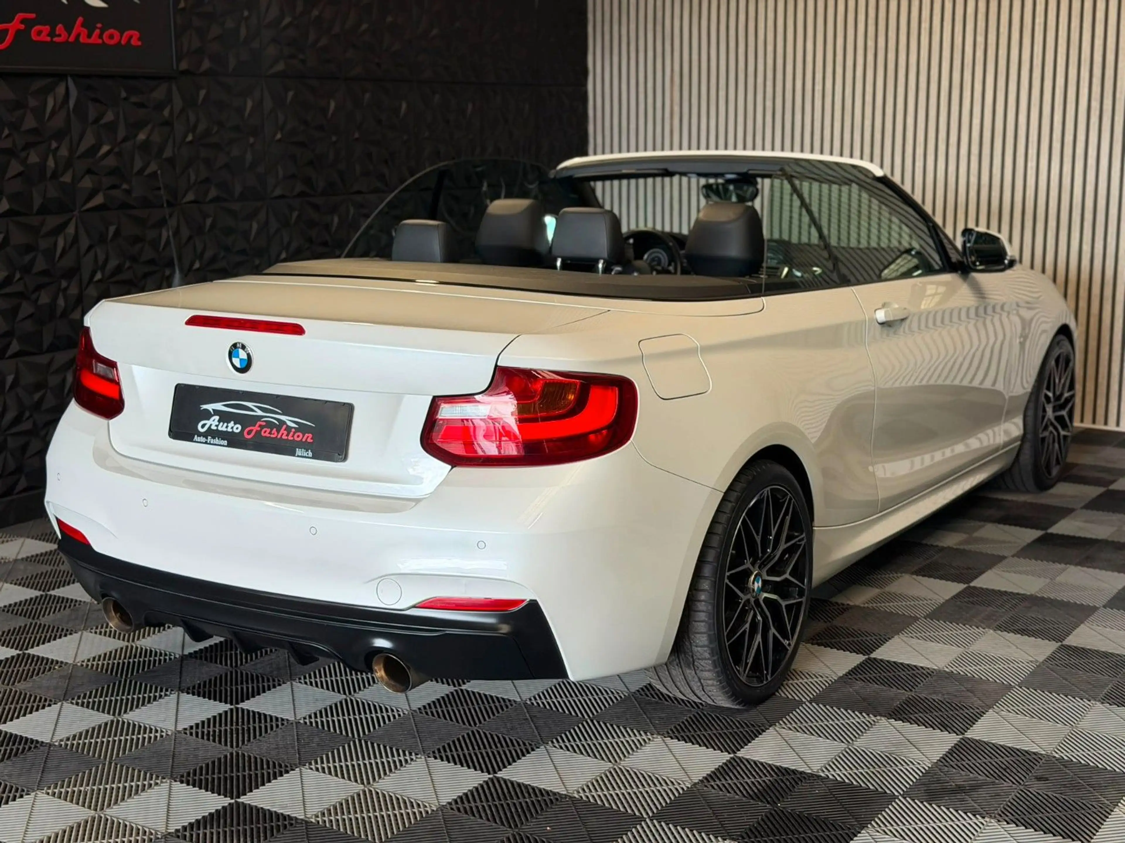 BMW 220 i Automatik Cabrio M-Paket TÜV&Inspektion-NEU — photo 9