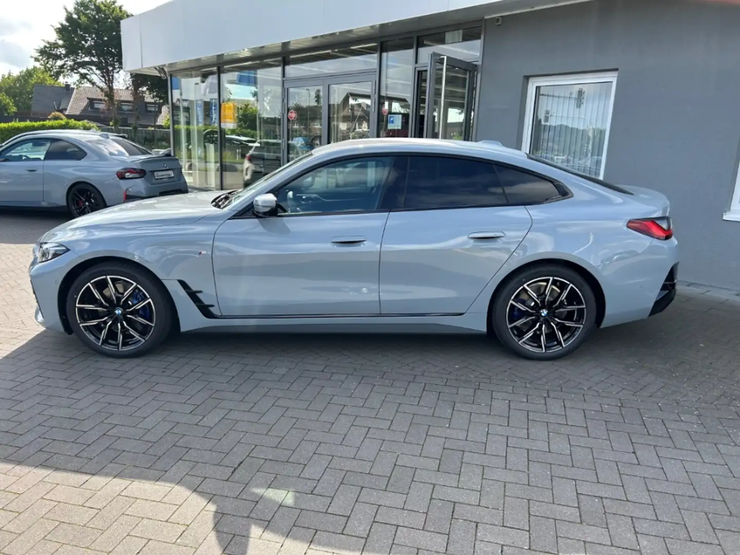 BMW i4 eDrive 35 M Sport Park-Assis+ AHK Grau - 2