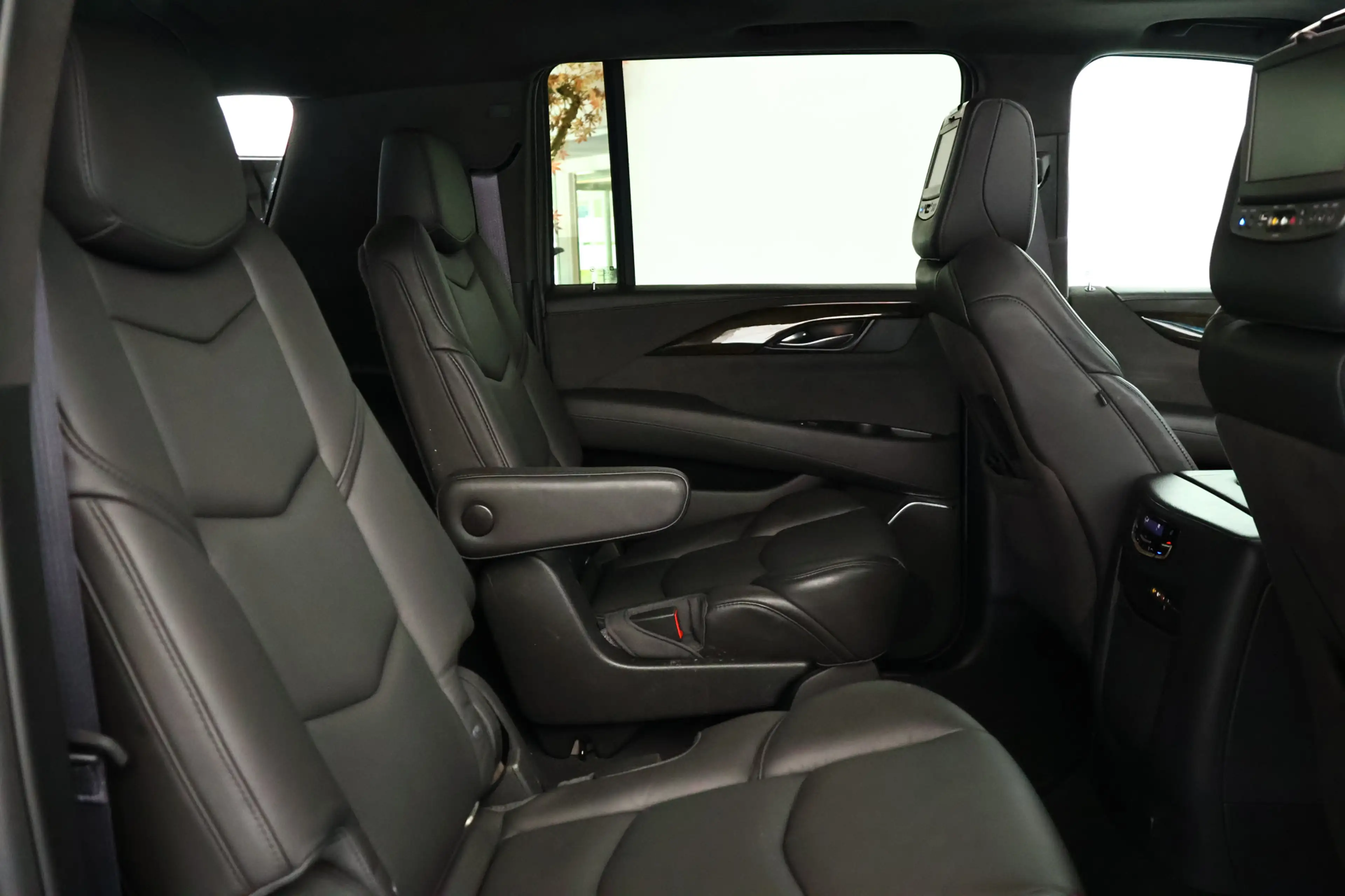 Cadillac Escalade 6.2 V8 Platinum ESV Panonrama / Opendak / ACC / Ko — photo 17