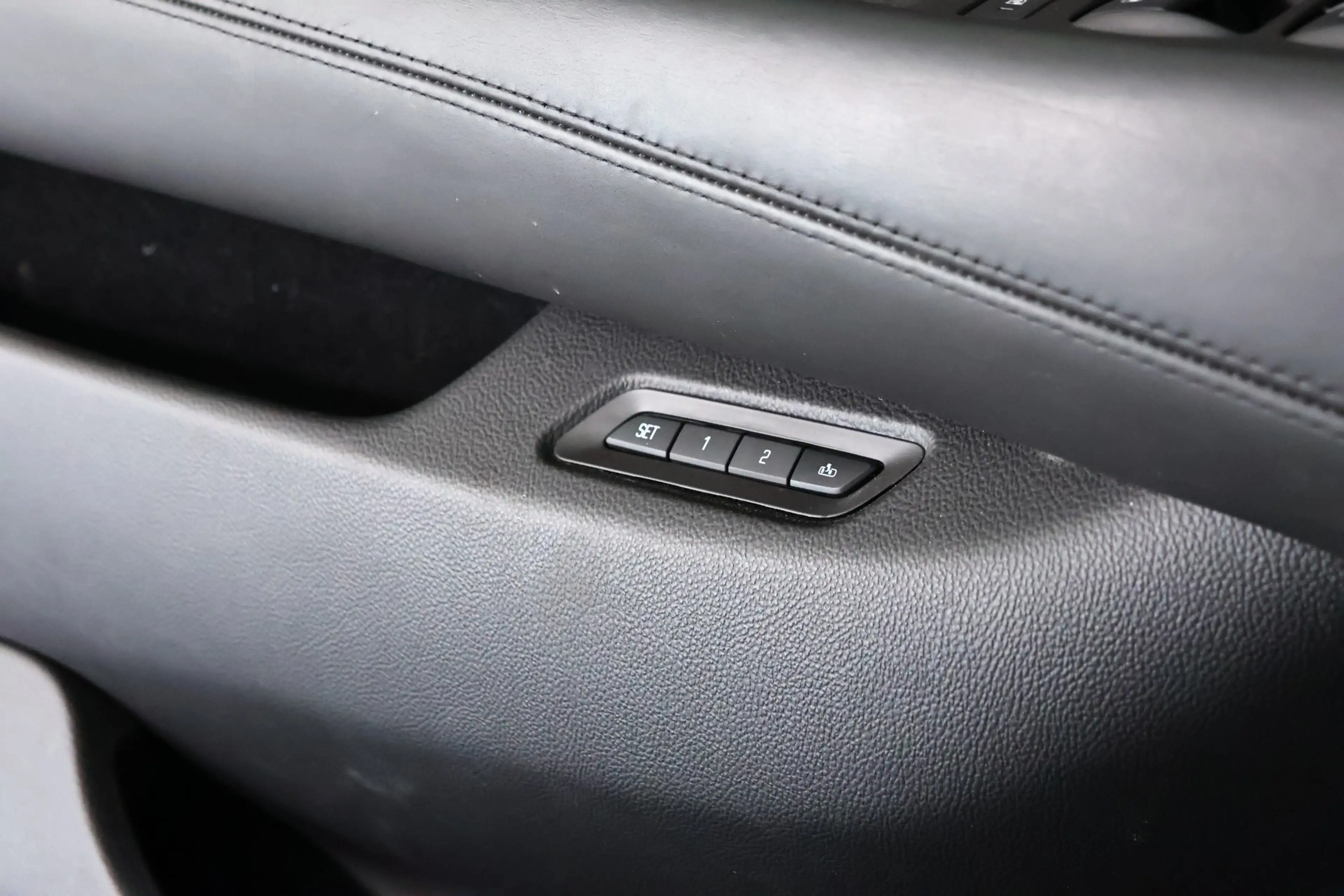 Cadillac Escalade 6.2 V8 Platinum ESV Panonrama / Opendak / ACC / Ko — photo 26