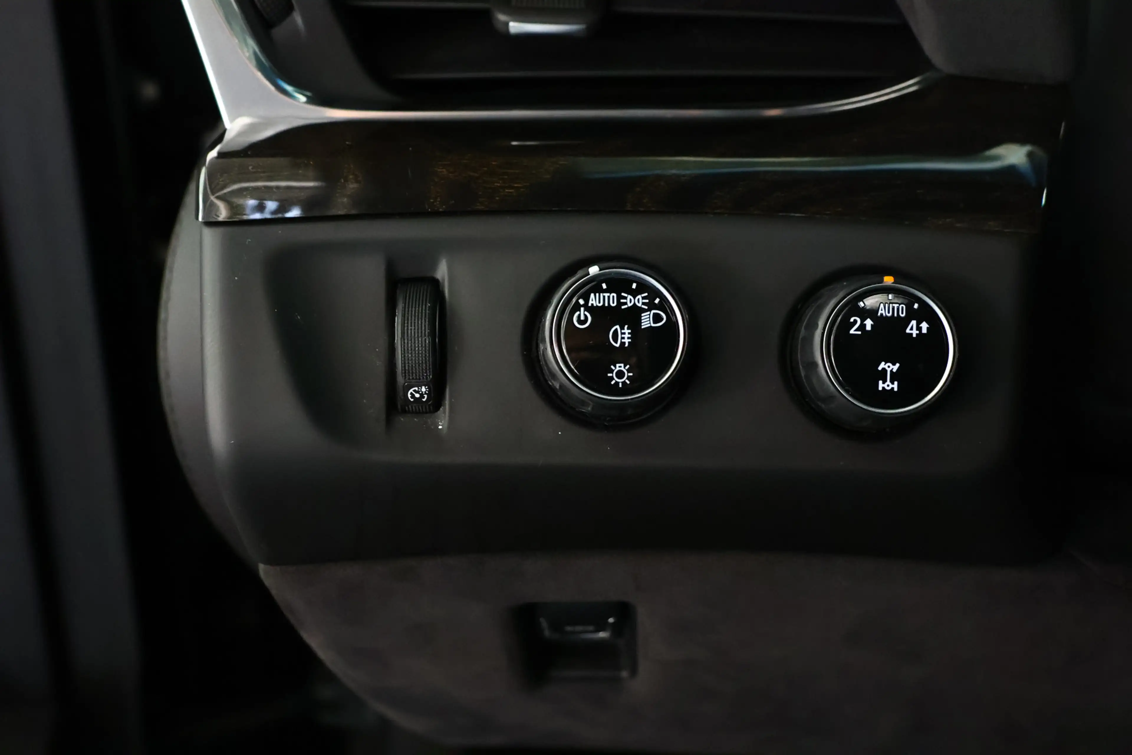 Cadillac Escalade 6.2 V8 Platinum ESV Panonrama / Opendak / ACC / Ko — photo 29