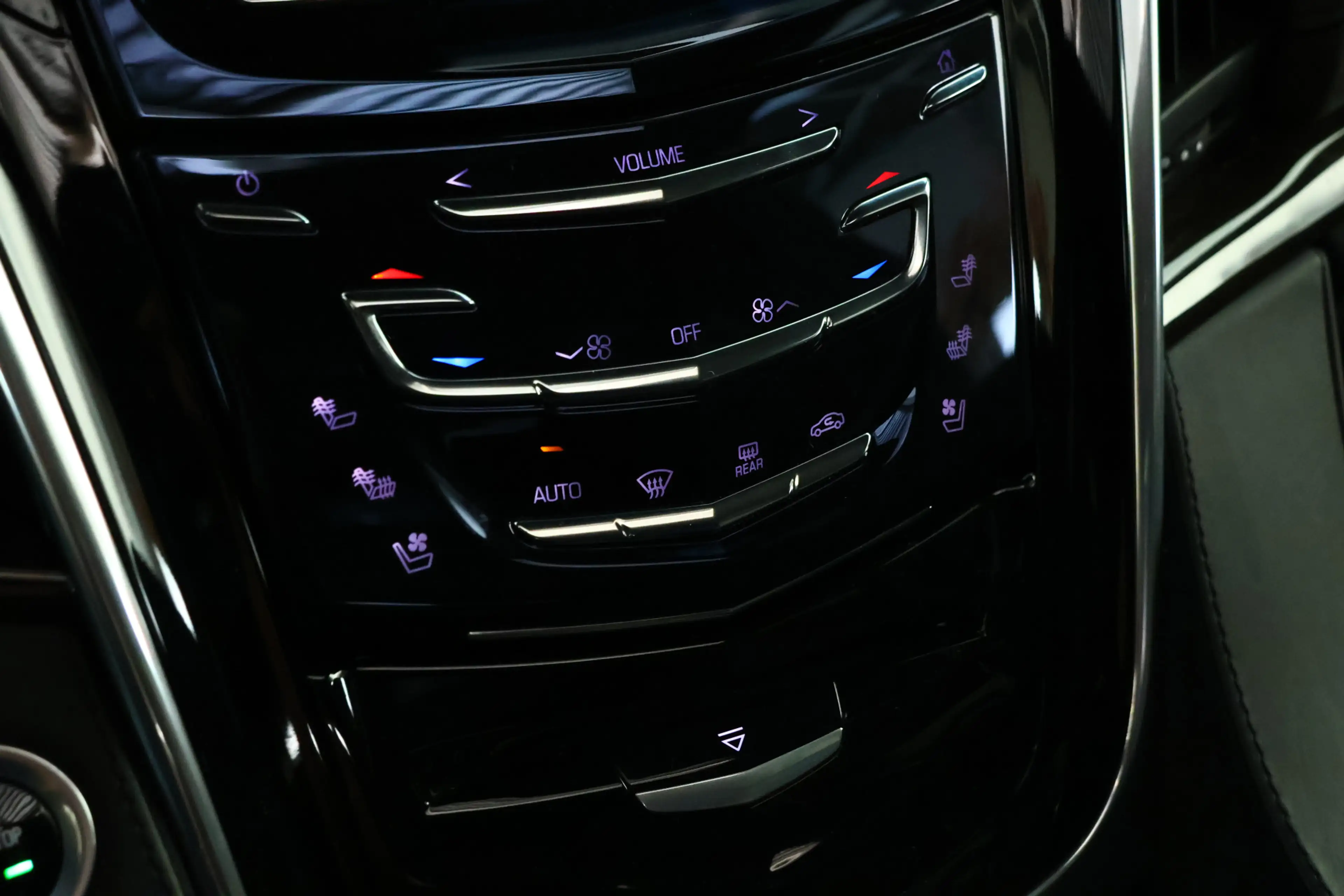 Cadillac Escalade 6.2 V8 Platinum ESV Panonrama / Opendak / ACC / Ko — photo 44