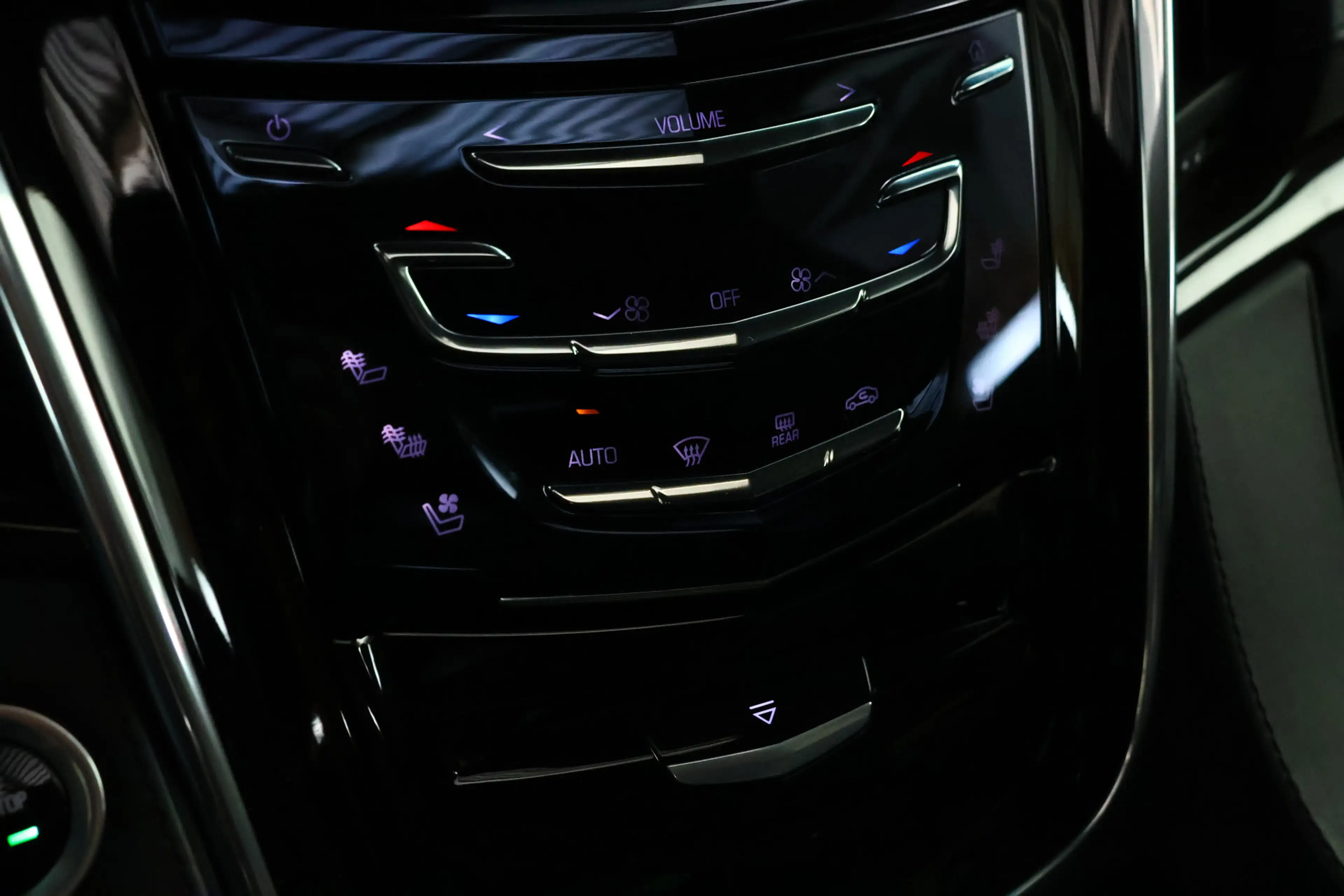 Cadillac Escalade 6.2 V8 Platinum ESV Panonrama / Opendak / ACC / Ko — photo 40