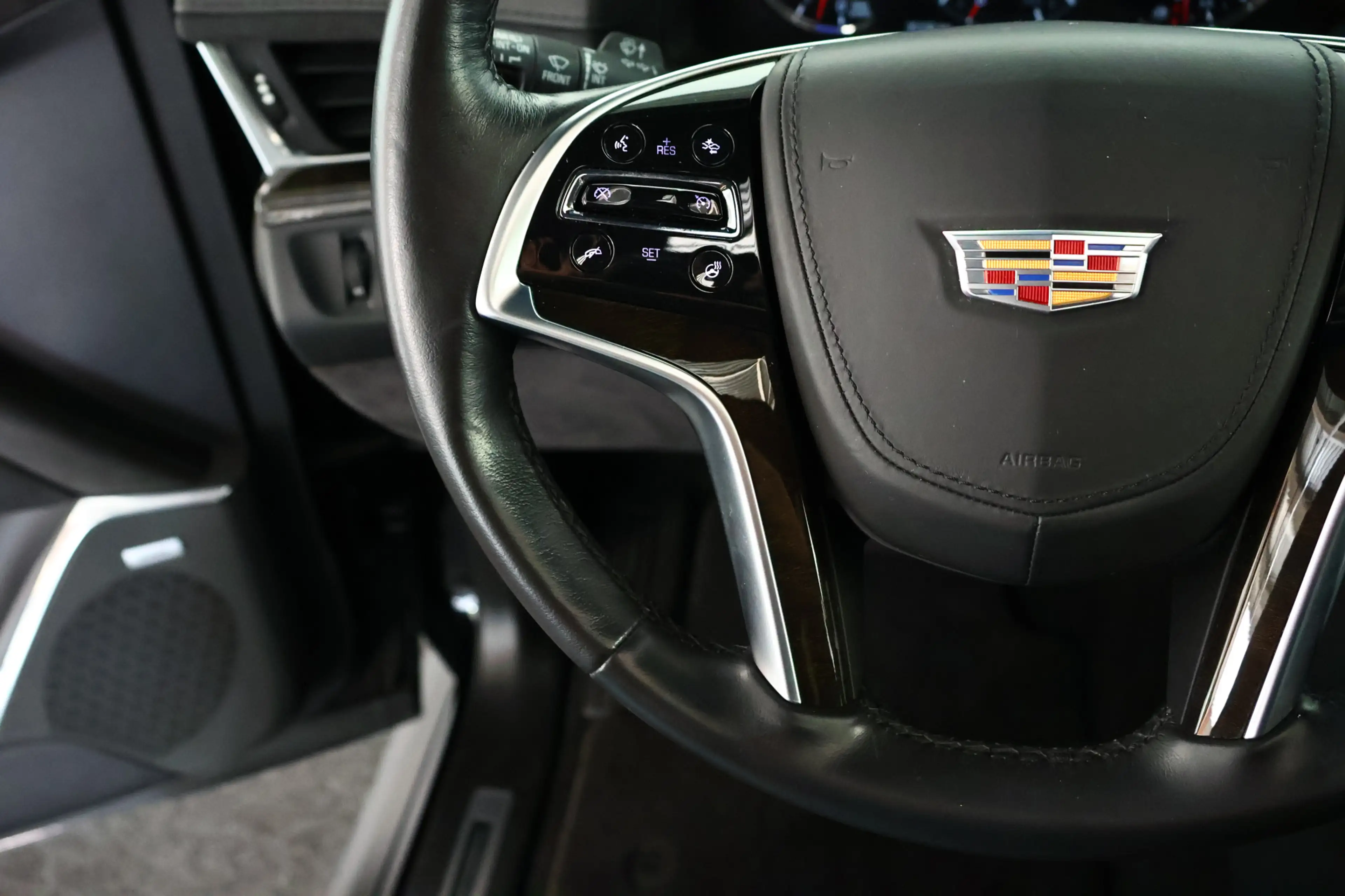 Cadillac Escalade 6.2 V8 Platinum ESV Panonrama / Opendak / ACC / Ko — photo 31