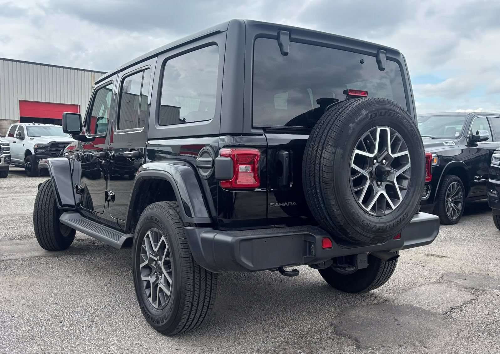 2026 Jeep Wrangler SAHARA**4X4**12.3 TOUCHSCREEN**NAV**HEATED SEATS** — photo 1