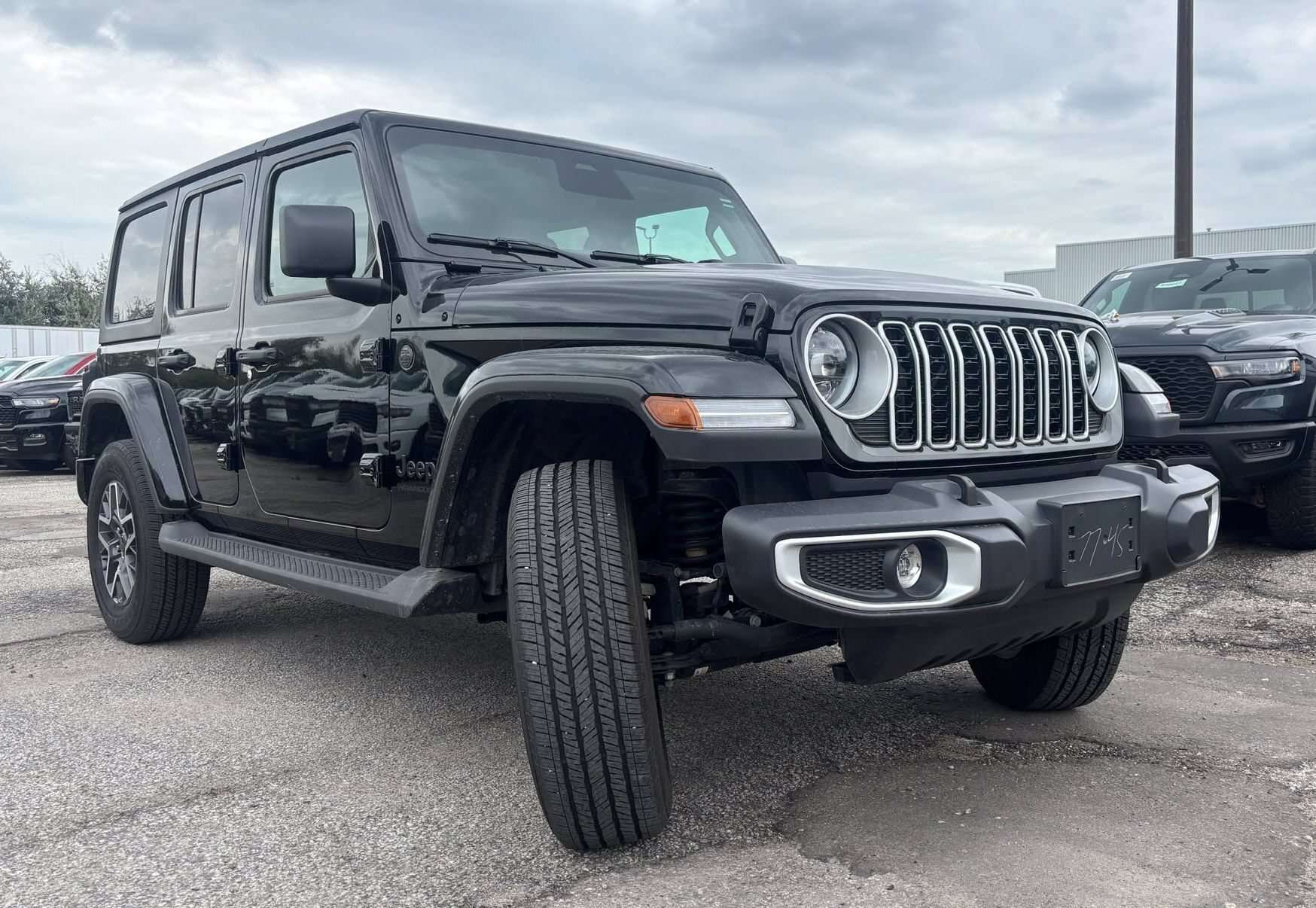 2026 Jeep Wrangler SAHARA**4X4**12.3 TOUCHSCREEN**NAV**HEATED SEATS** — photo 1
