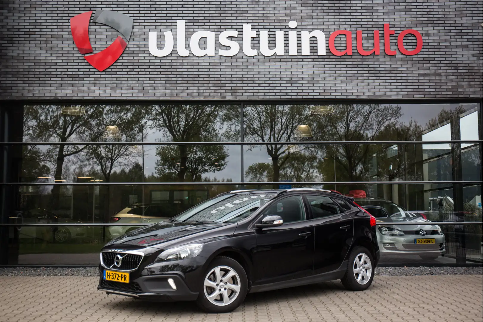 Volvo V40 Cross Country 1.5 T3 Momentum , Trekhaak, PDC, Stoelverwarming, Noir - 1