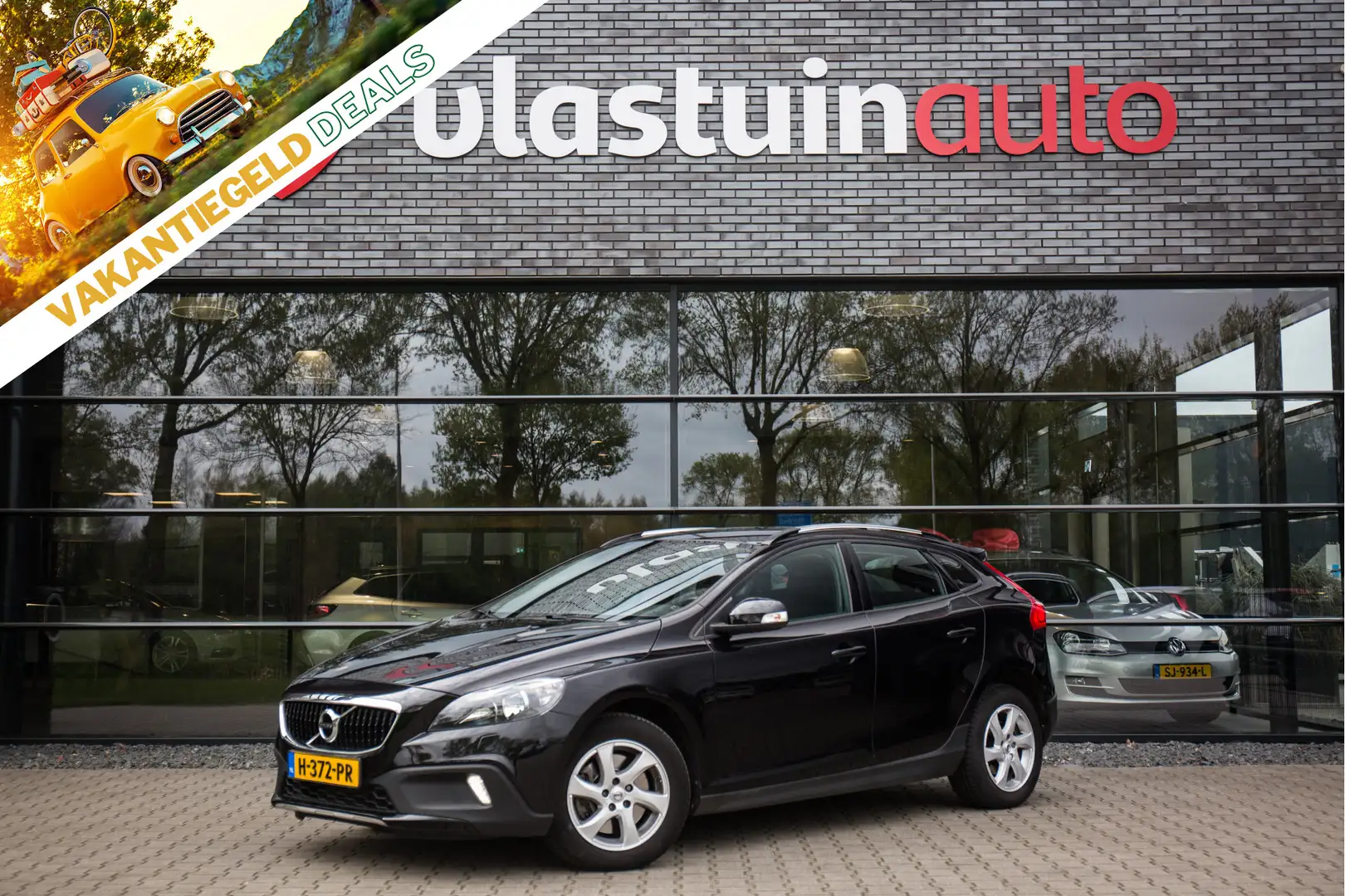 Volvo V40 Cross Country 1.5 T3 Momentum , Trekhaak, PDC, Stoelverwarming, Zwart - 1