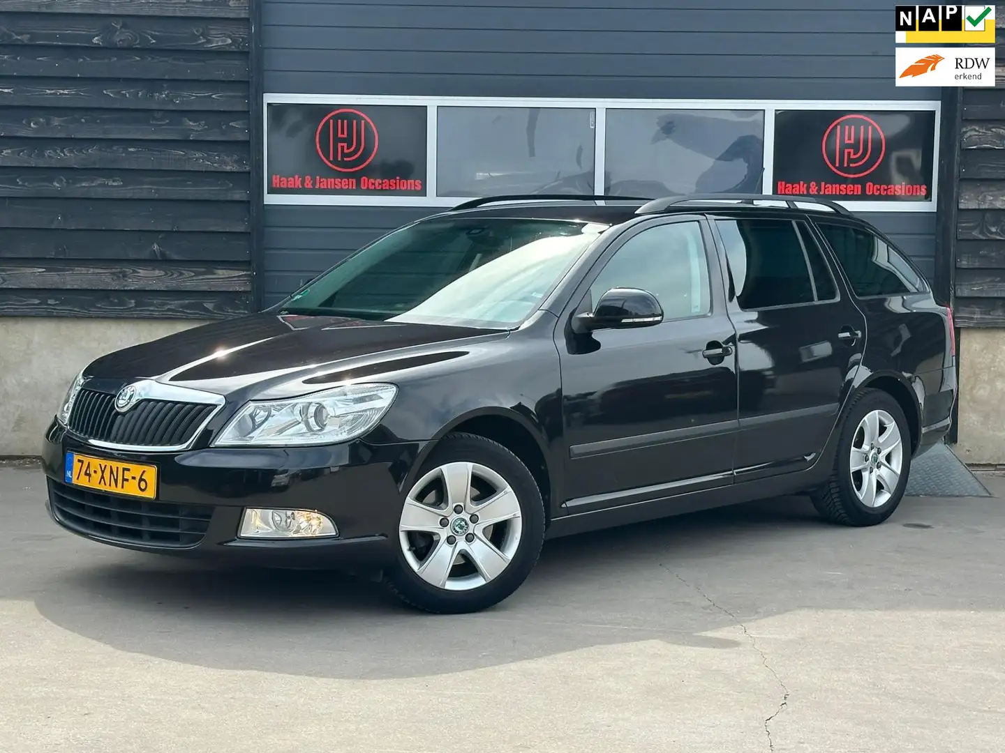Skoda Octavia Combi 1.2 TSI - Automaat - Trekhaak - Cruise contr Чорний - 1