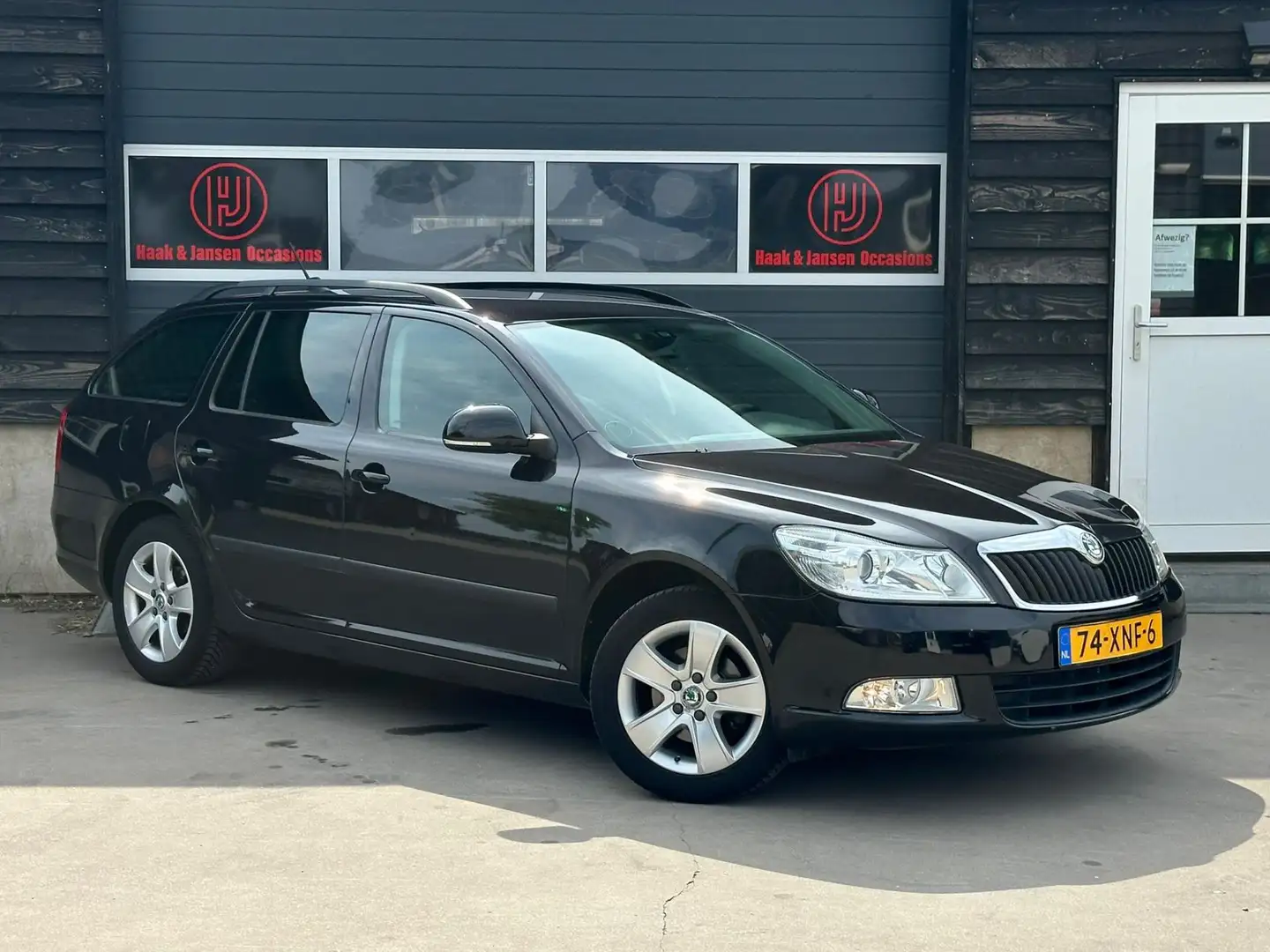 Skoda Octavia Combi 1.2 TSI - Automaat - Trekhaak - Cruise contr Чорний - 2