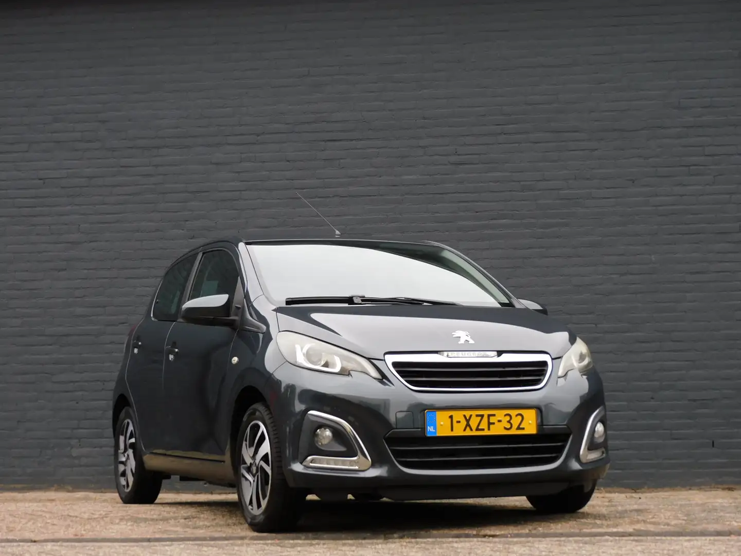 Peugeot 108 1.0 e-VTi Allure BLUETOOTH! CRUISE! AIRCO! LM VELG Grau - 2