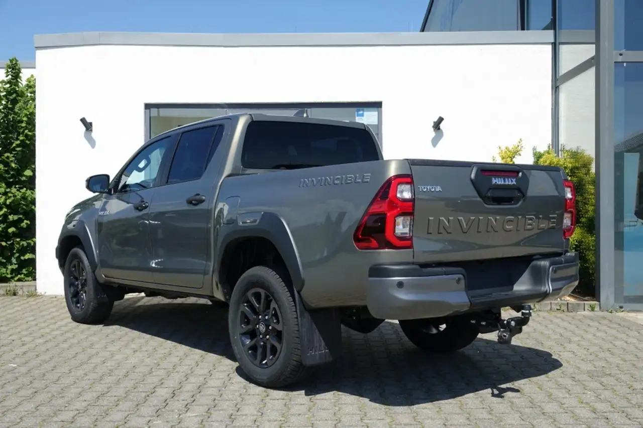 Toyota Hilux Double Cab 2.8 Invincible +Wanne +AHK! 3