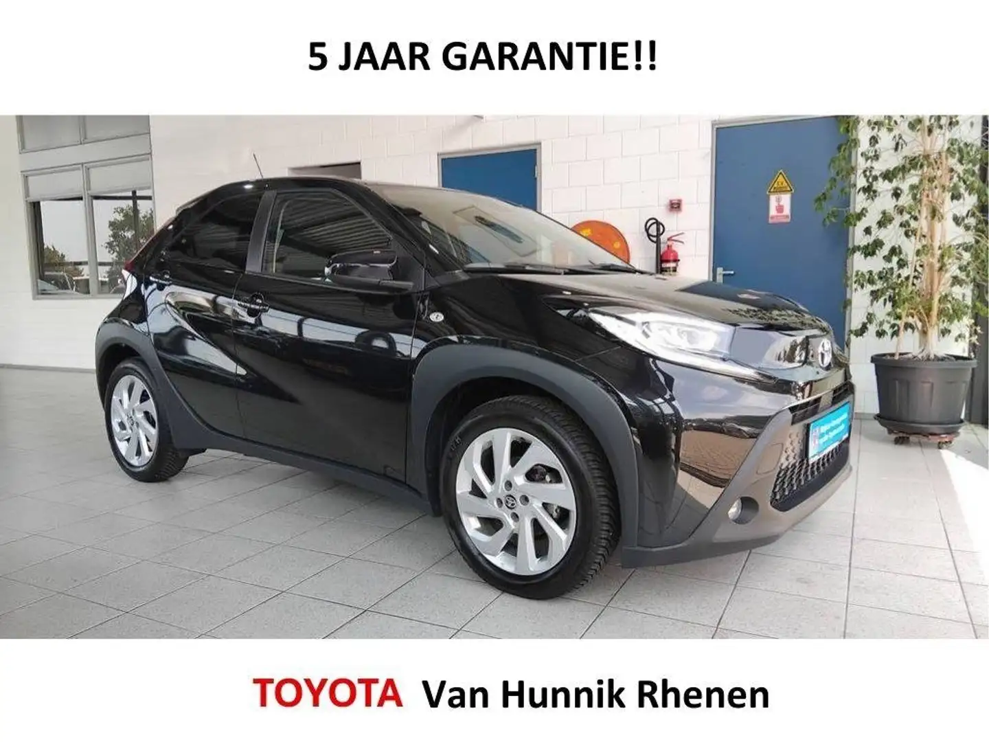 Toyota Aygo X 1.0 VVT-i MT First | Apple-carplay | Stoelverw | L Zwart - 1