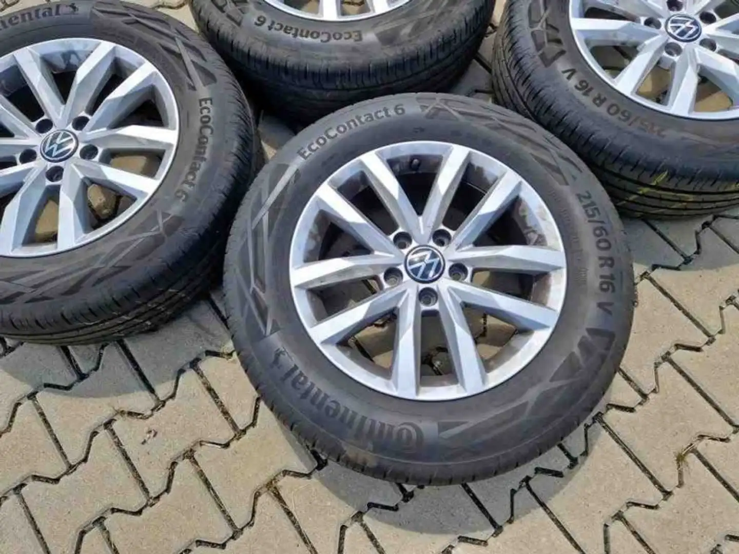 Volkswagen Passat Variant 1.5 TSI Business Navi LED Kamera ACC SHZ Travel As Gris - 2