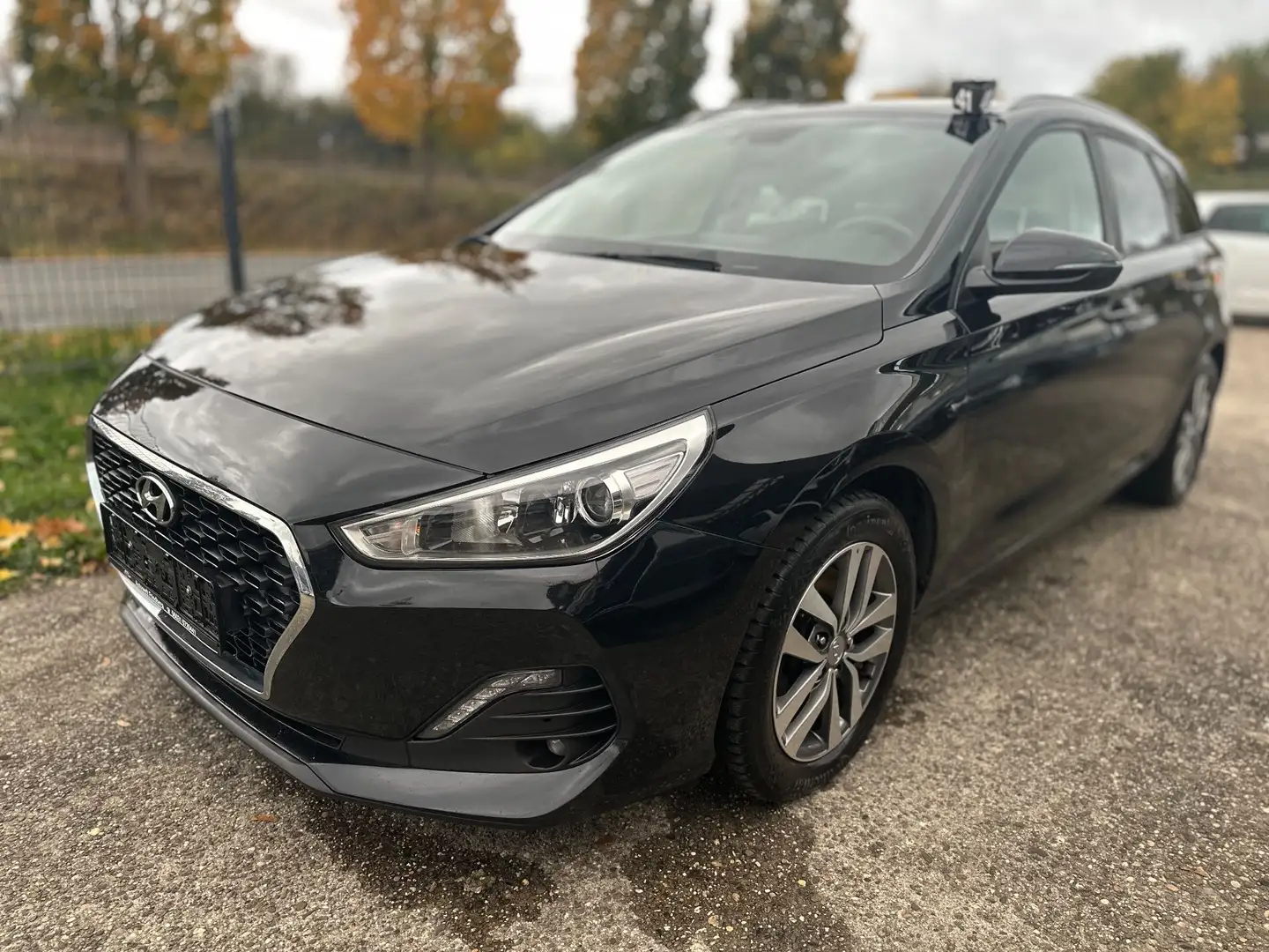 Hyundai i30 1.6 CRDi YES! KAMERA * 1. HAND * Schwarz - 1