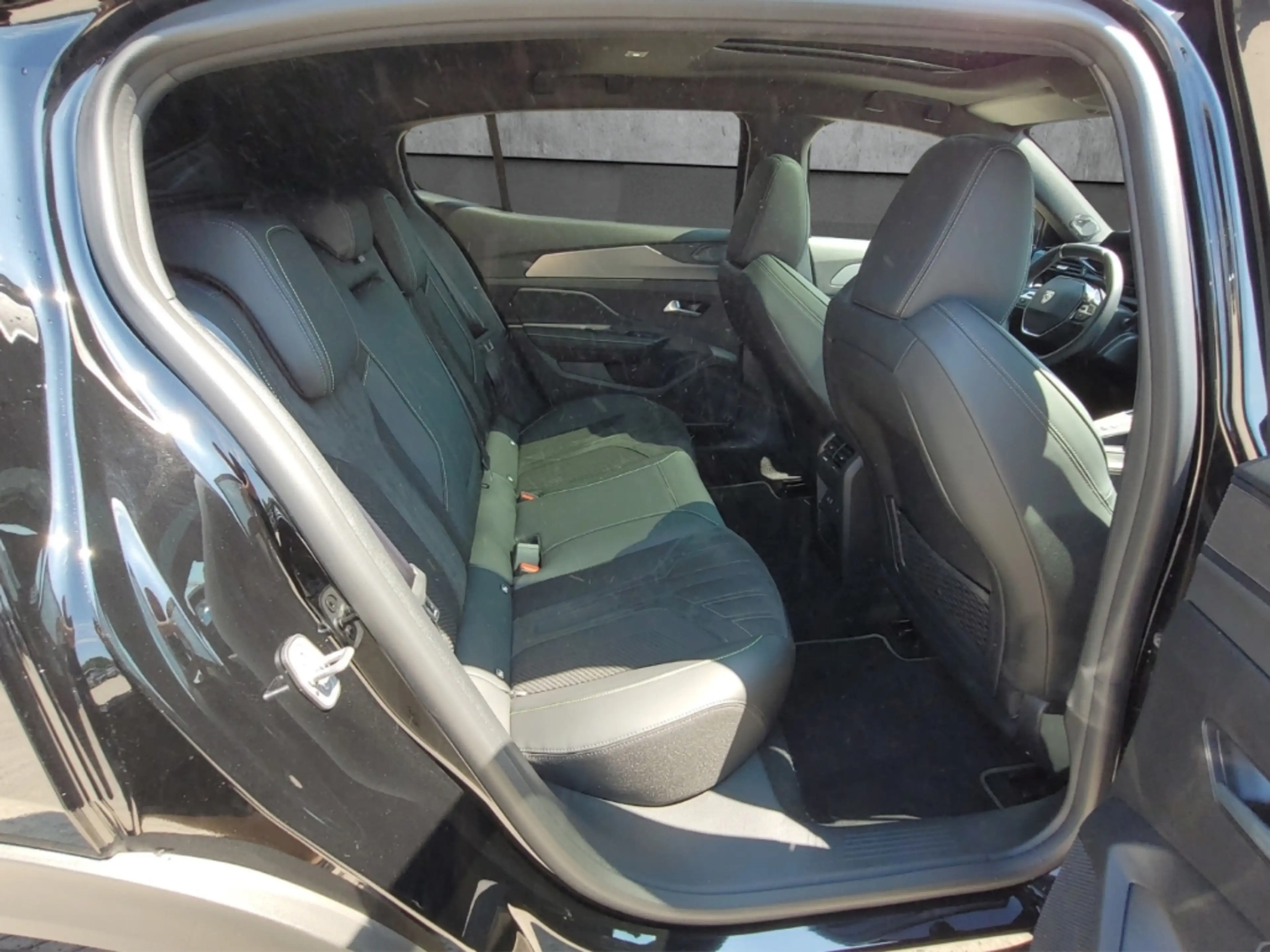 Peugeot 408 GT PureTech 130 EAT8 El. Panodach Navi Memory Sitz — photo 14