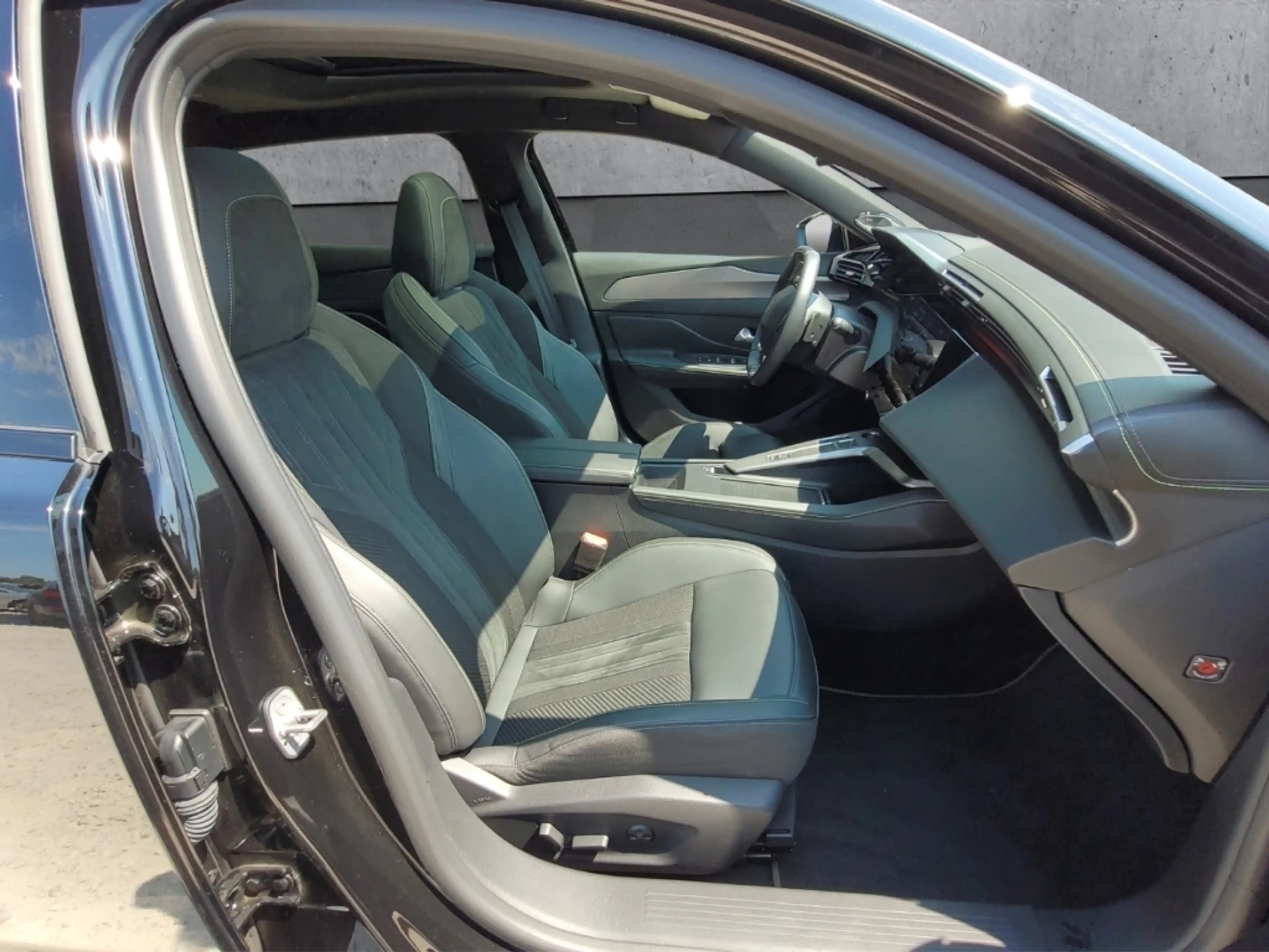 Peugeot 408 GT PureTech 130 EAT8 El. Panodach Navi Memory Sitz — photo 13