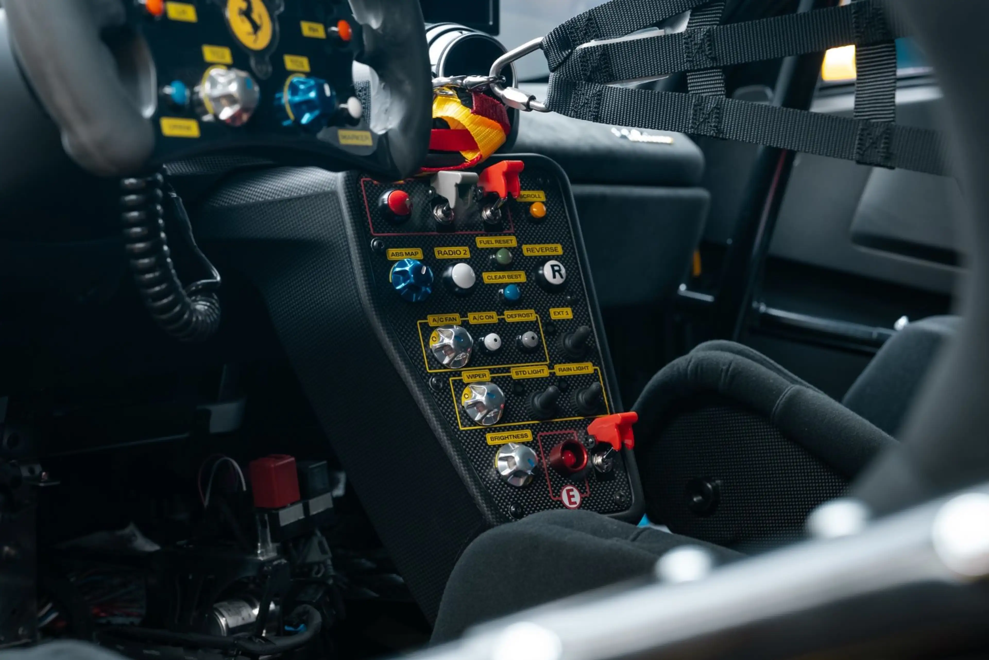 Ferrari 296 GTB 296 Challenge TOP/PASSENGER SEAT/SILENCERS — photo 9