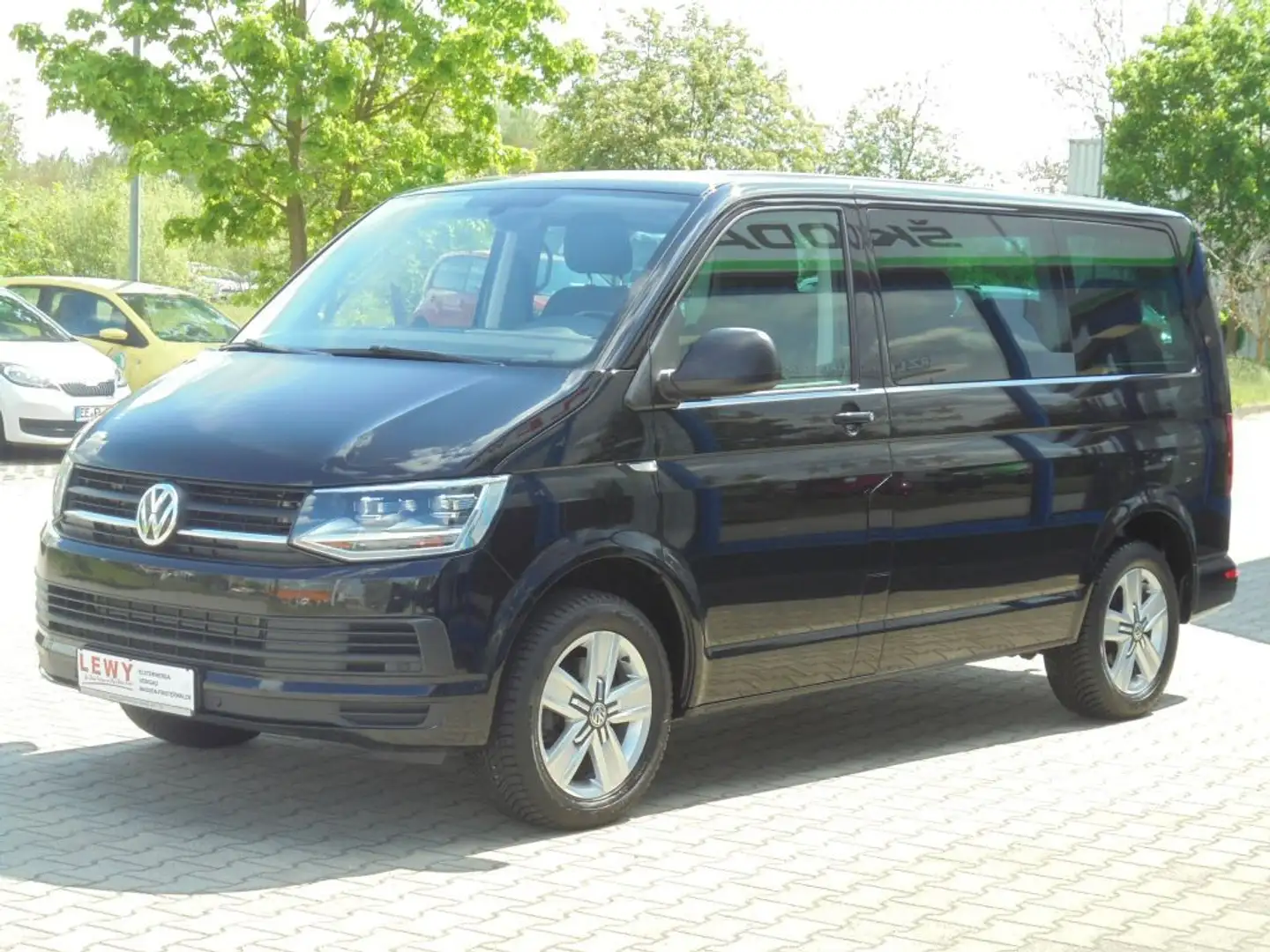 Volkswagen T6 Multivan Multivan DSG Kurz Trendline*AHK*LED*PDC Чорний - 1
