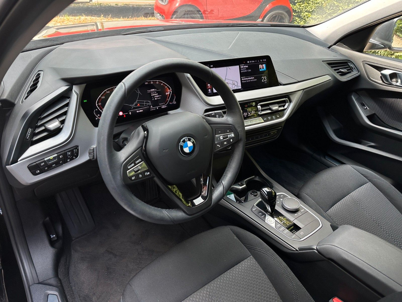 BMW 120 i Advantage LED SHZ 17" DAB Live Cockpit Pro