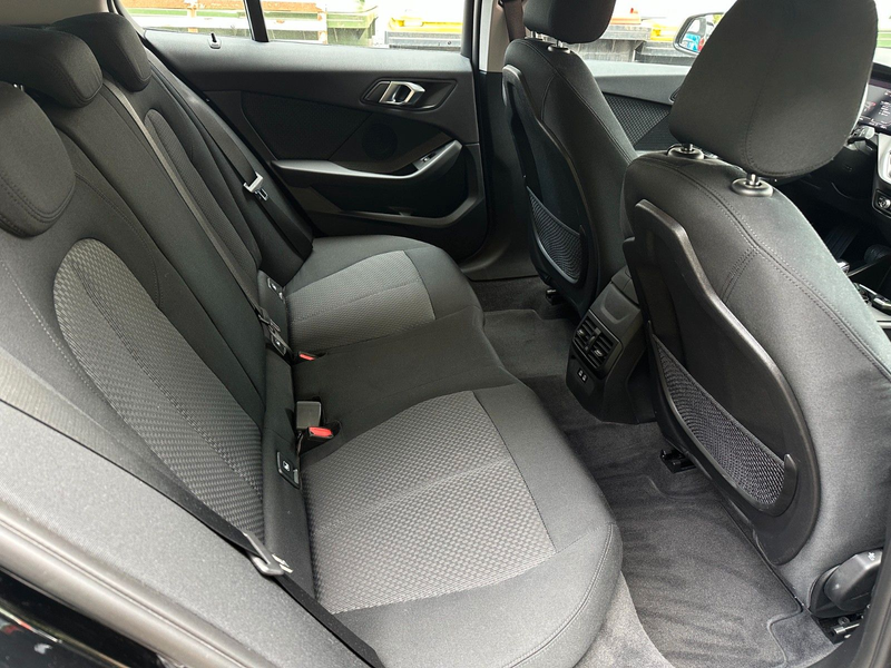 BMW 120 i Advantage LED SHZ 17" DAB Live Cockpit Pro — photo 13